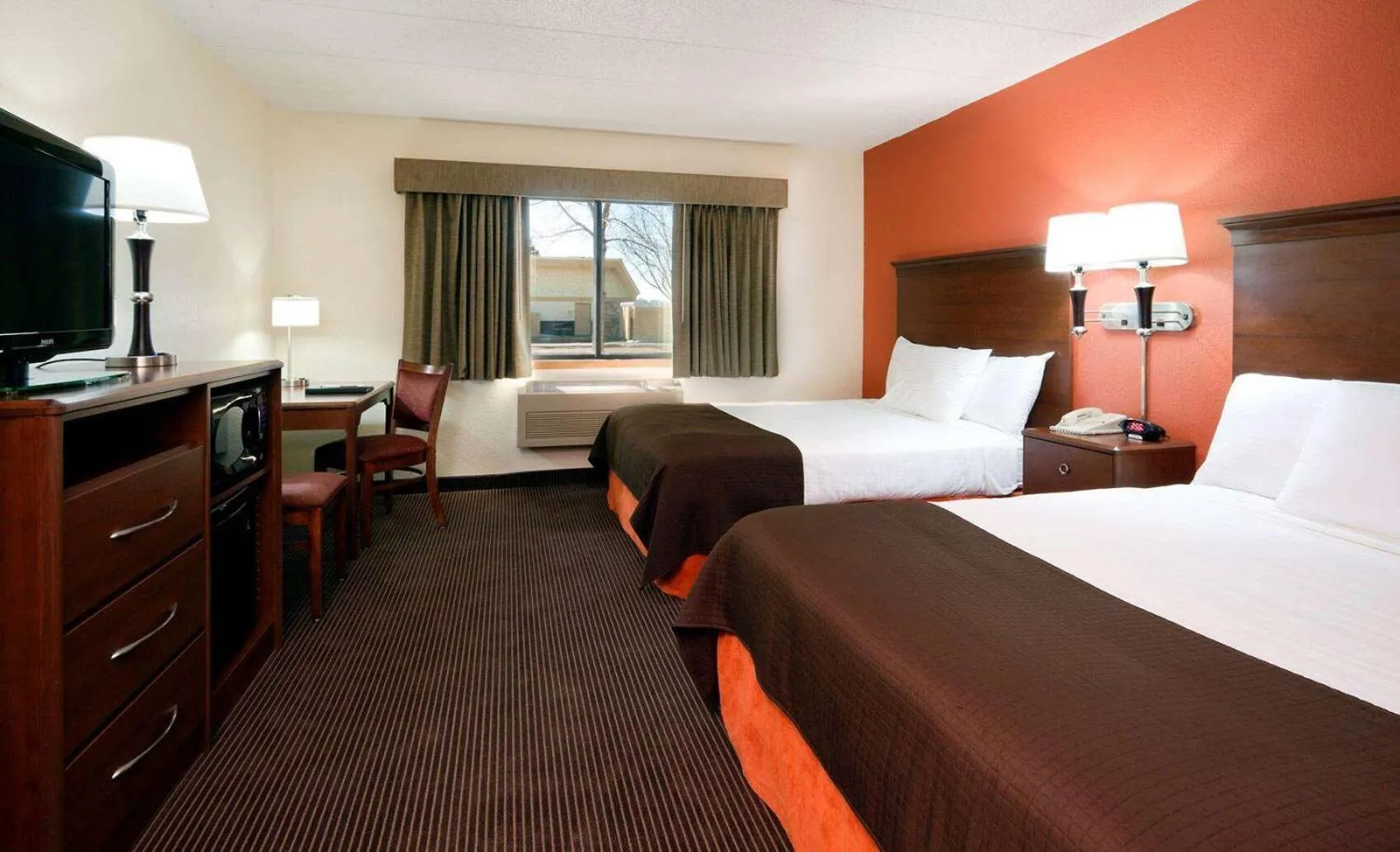 Deluxe Queen Room - Mobility Access/Non-Smoking in AmericInn by Wyndham Manitowoc