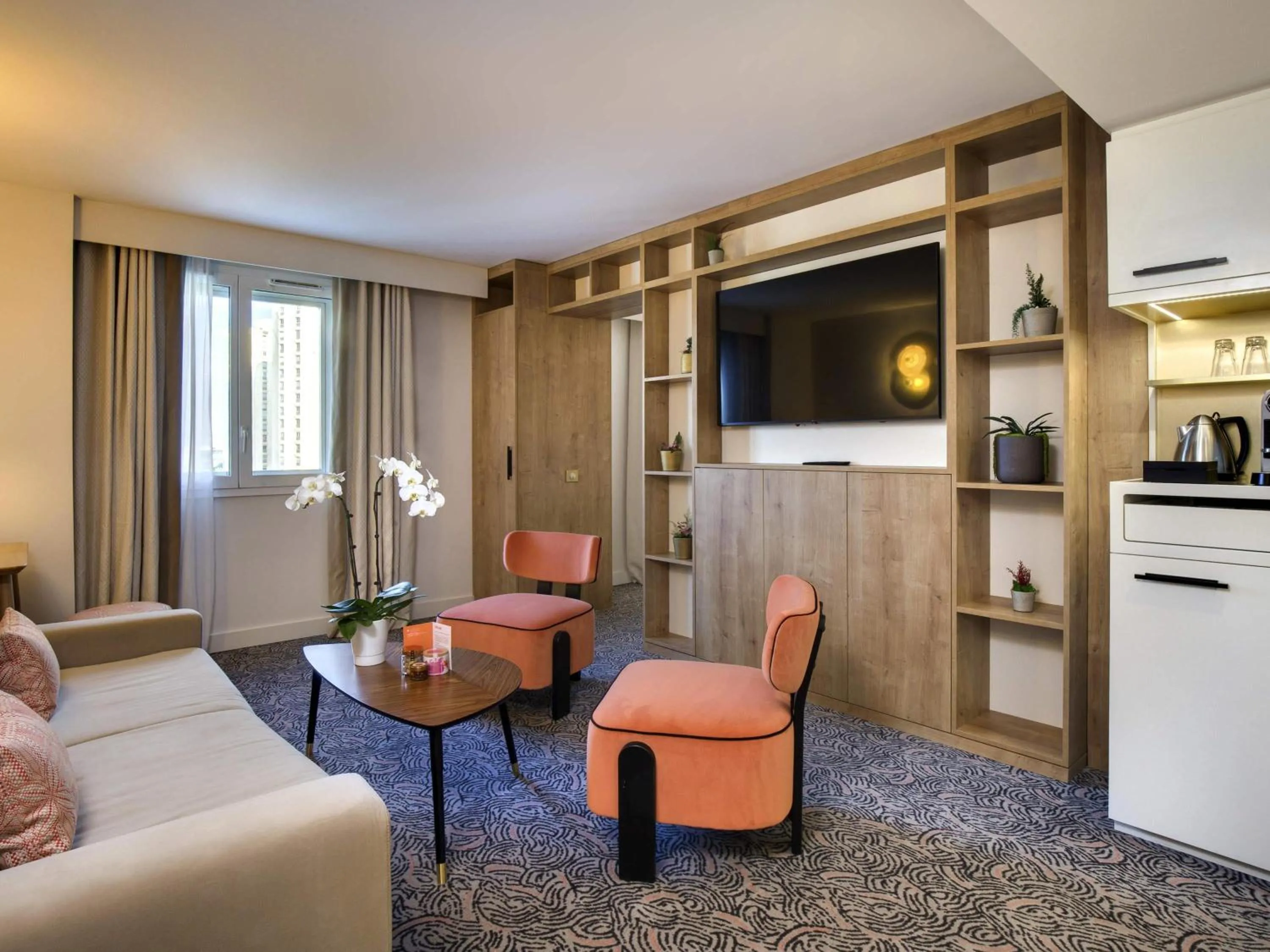 Deluxe King Suite with Sofa Bed in Pullman La Pléiade Montpellier Centre