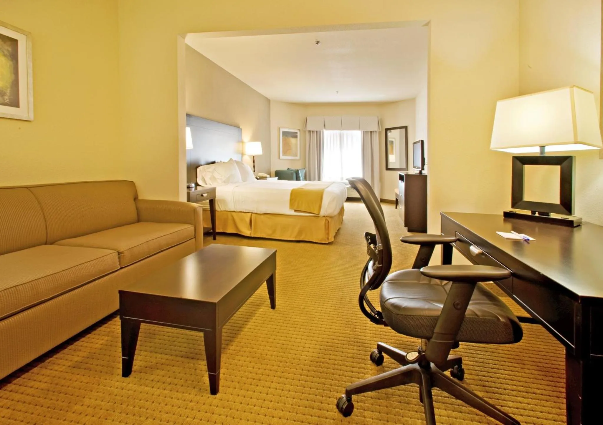 Queen Suite with Two Queen Beds - Communications Accessible in Holiday Inn Express Hotel & Suites Shamrock North by IHG