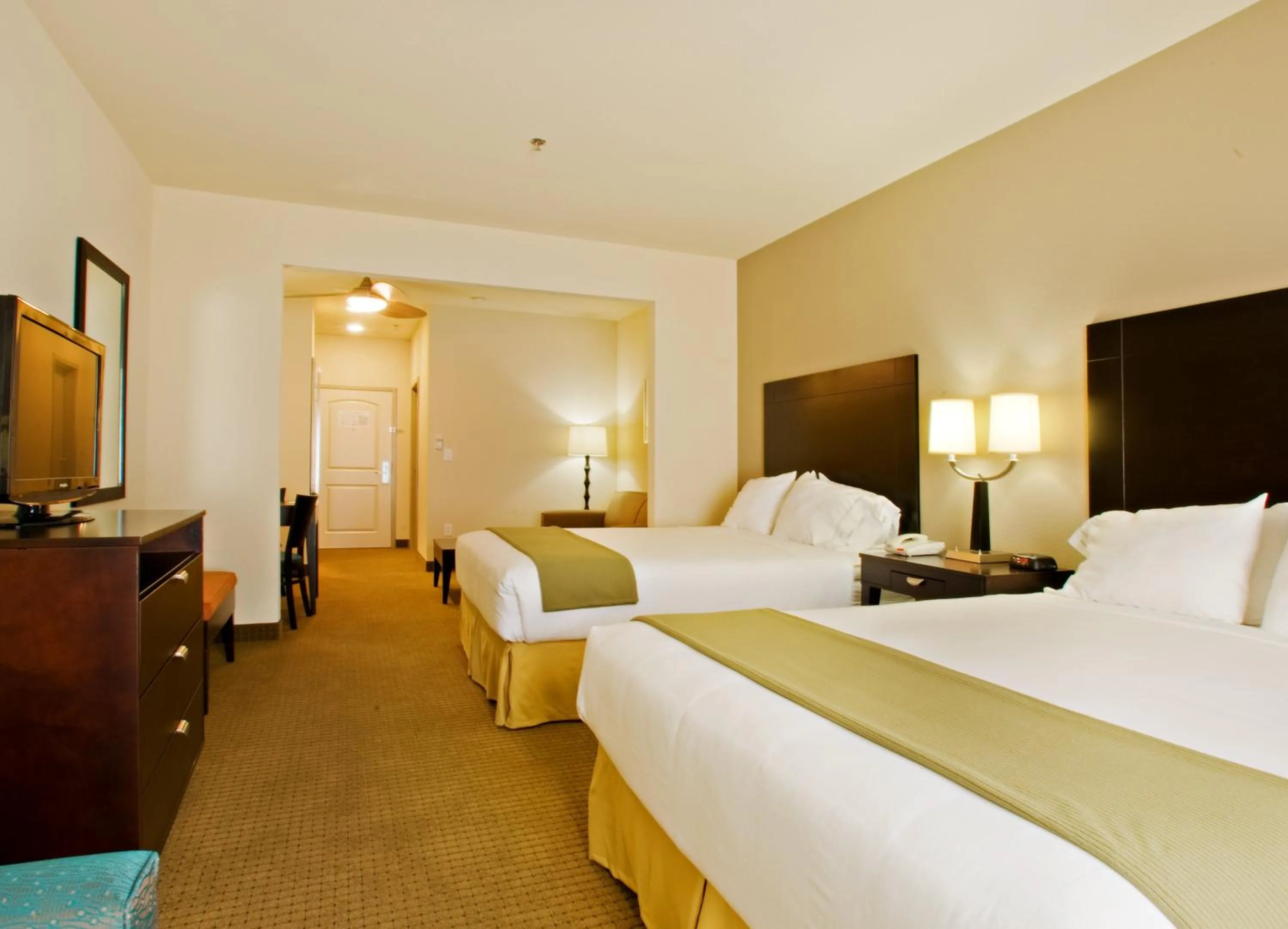 Queen Suite with Two Queen Beds in Holiday Inn Express Hotel & Suites Shamrock North by IHG