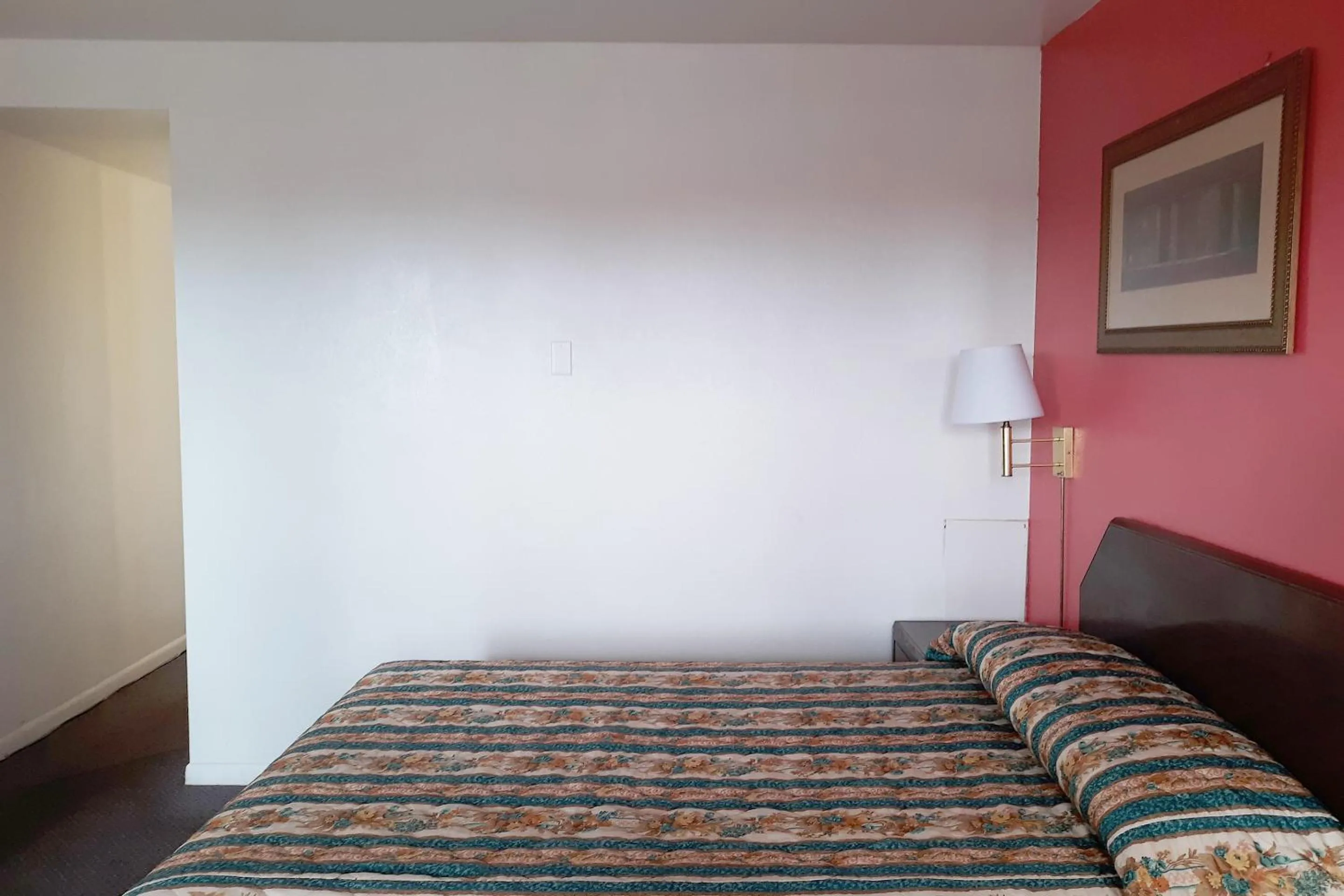 Queen Room in OYO Hotel Kings at Clovis