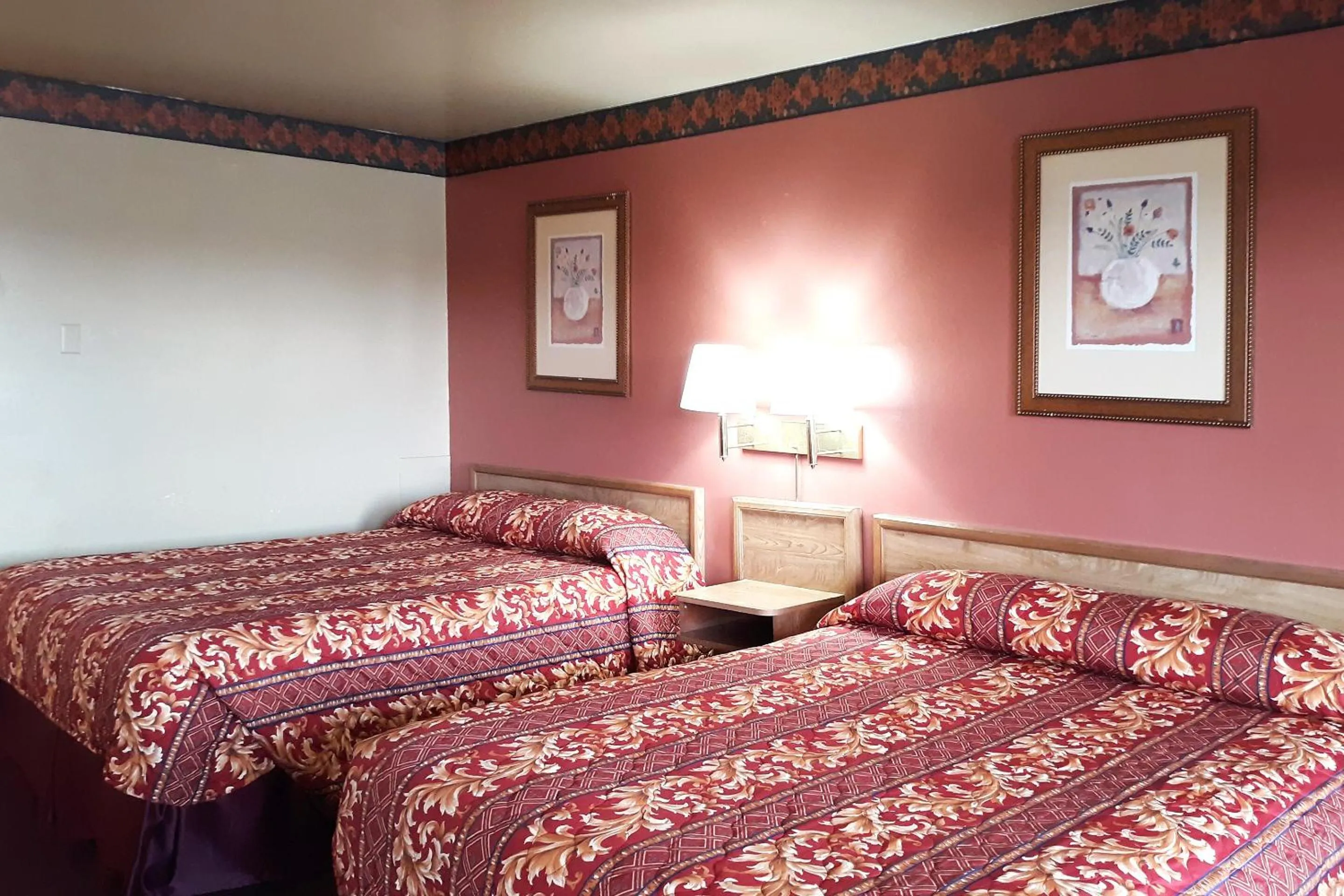 Queen Room with Two Queen Beds in OYO Hotel Kings at Clovis