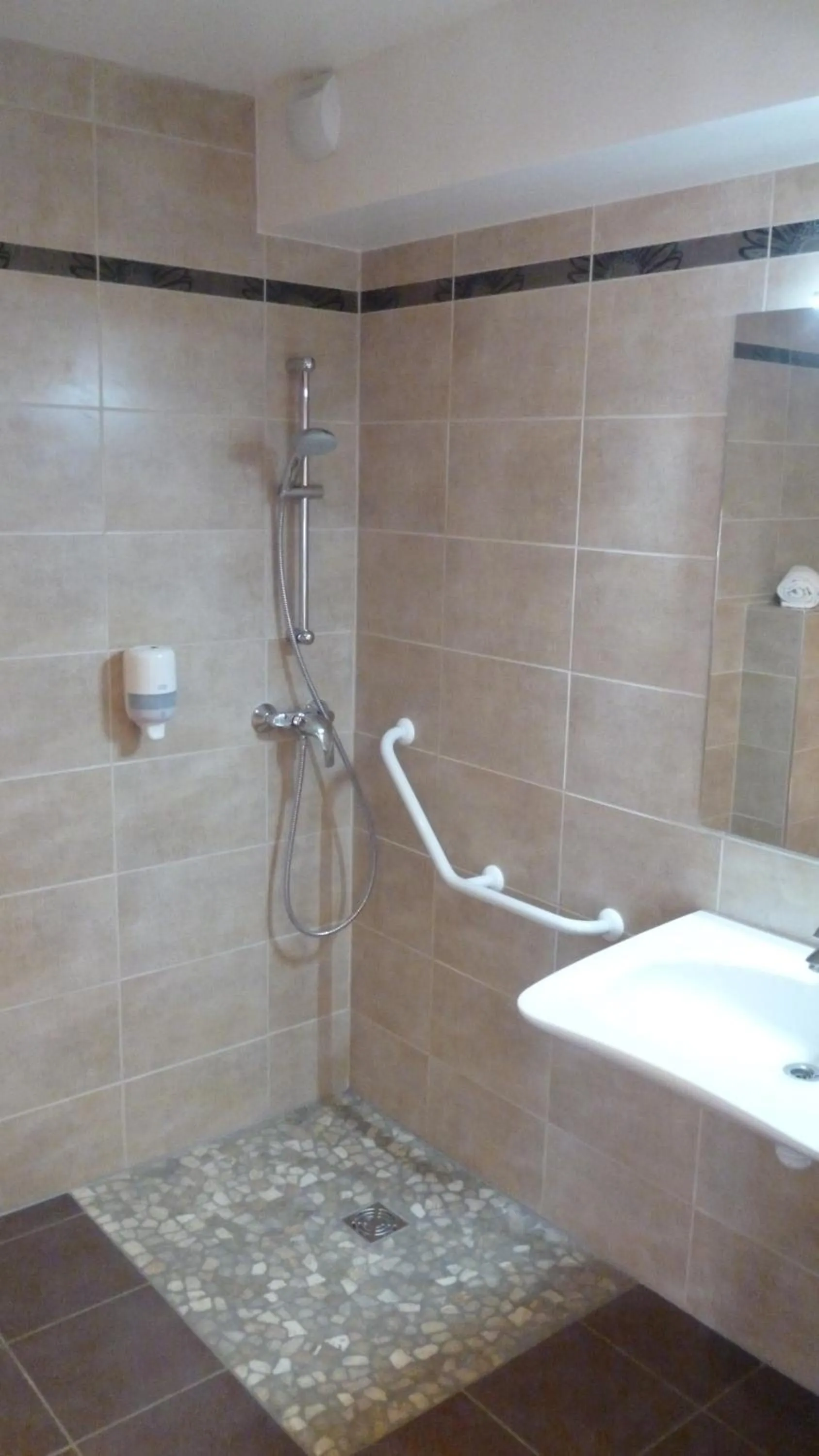 Superior Double or Twin Room in Cit'Hotel Escatel