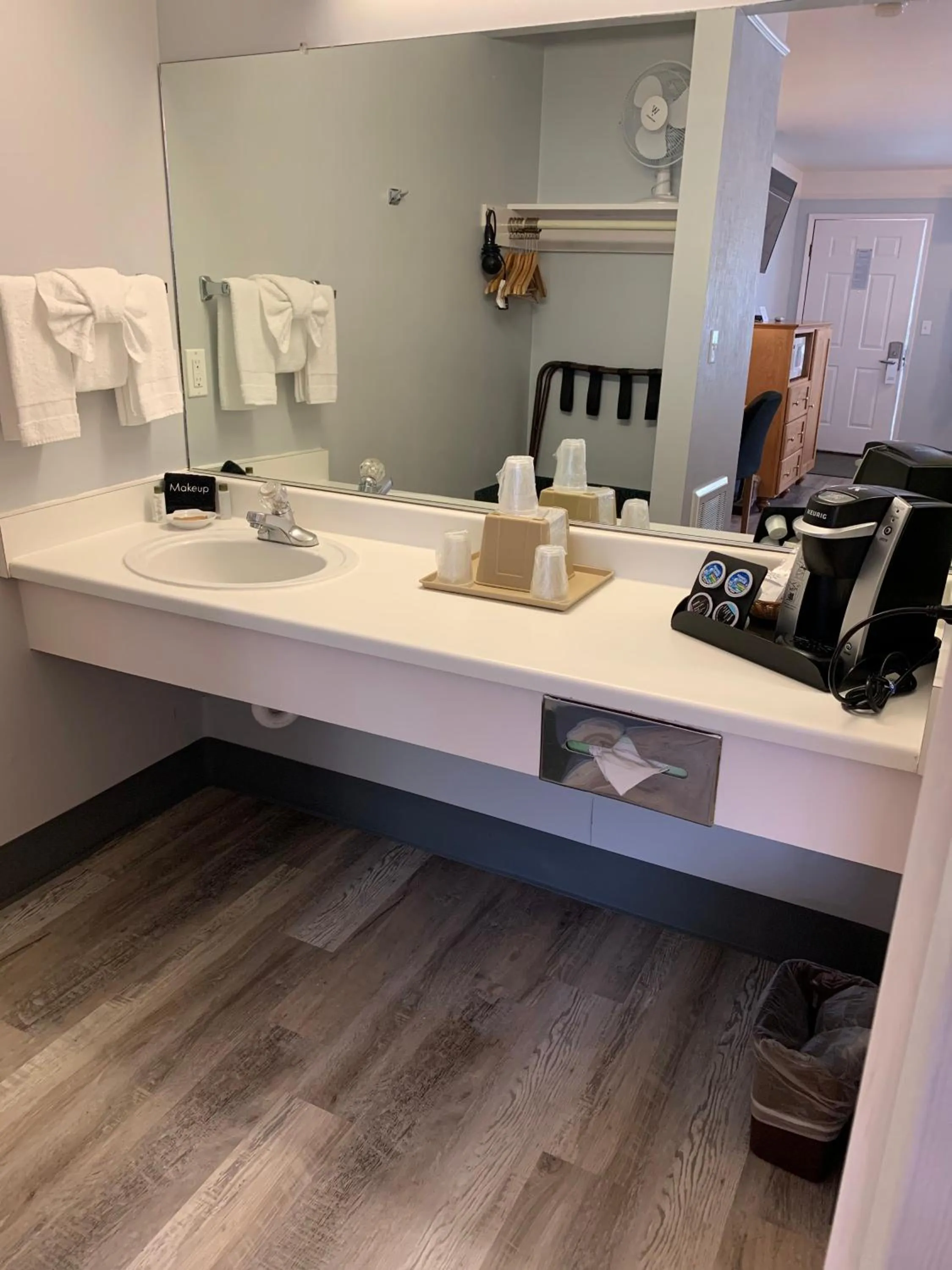 King Room - Disability Access in Seabird Lodge Fort Bragg