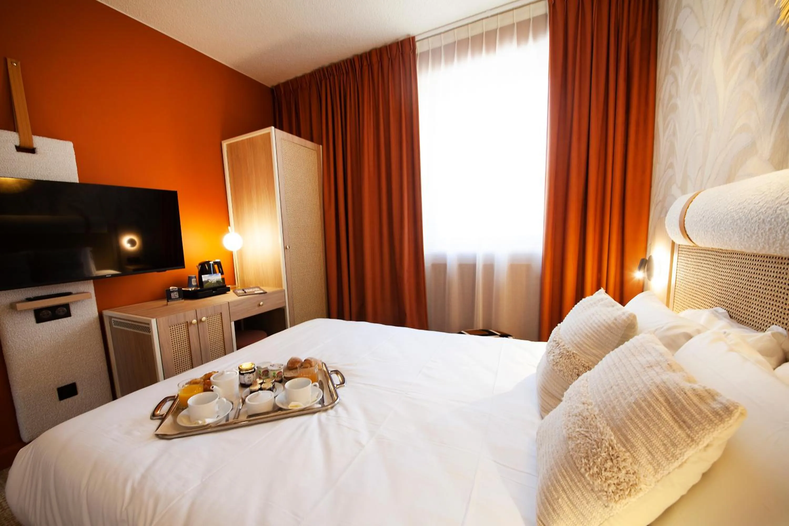 Double Room in Kyriad Prestige Hotel Clermont-Ferrand