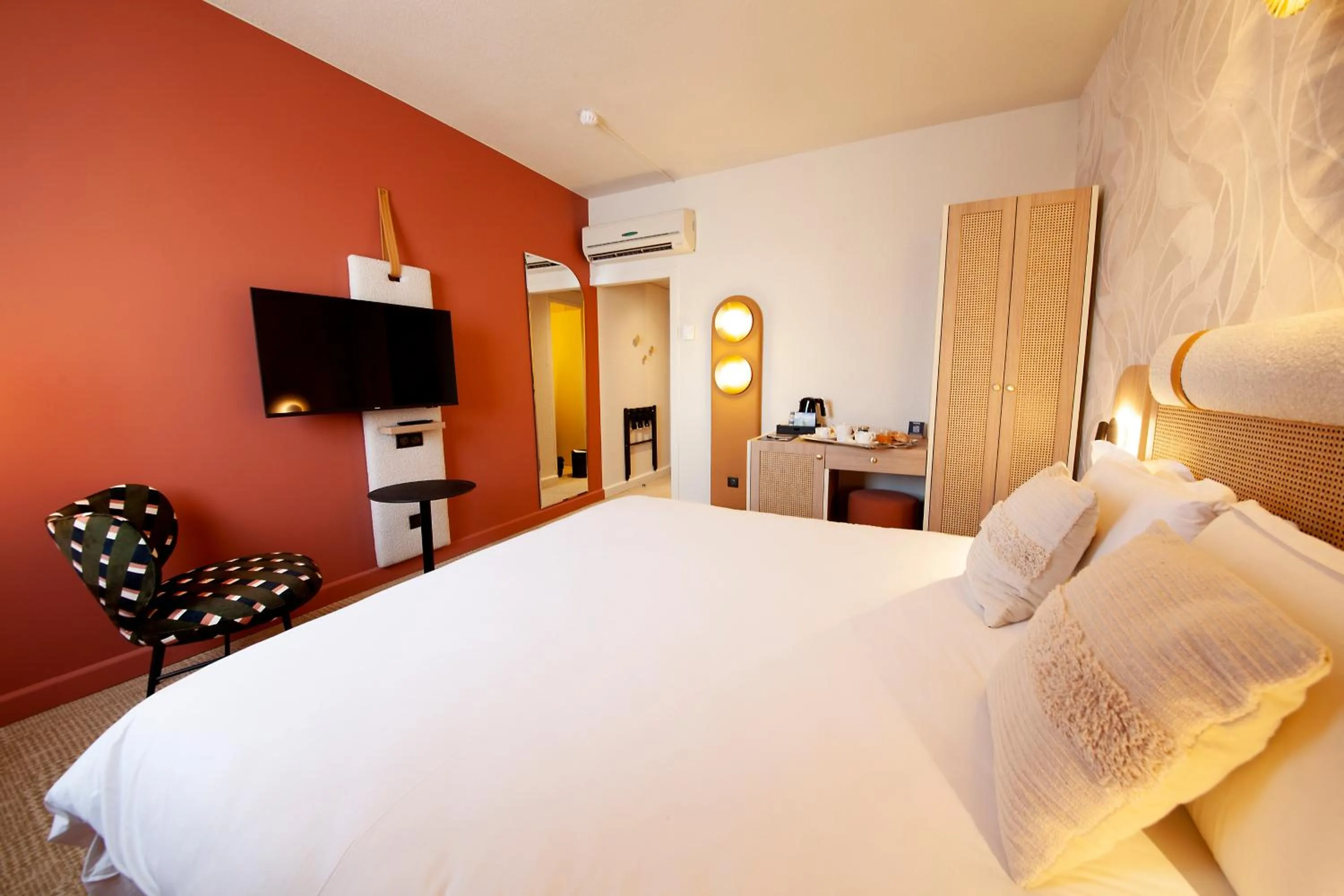 Superior Twin Room in Kyriad Prestige Hotel Clermont-Ferrand