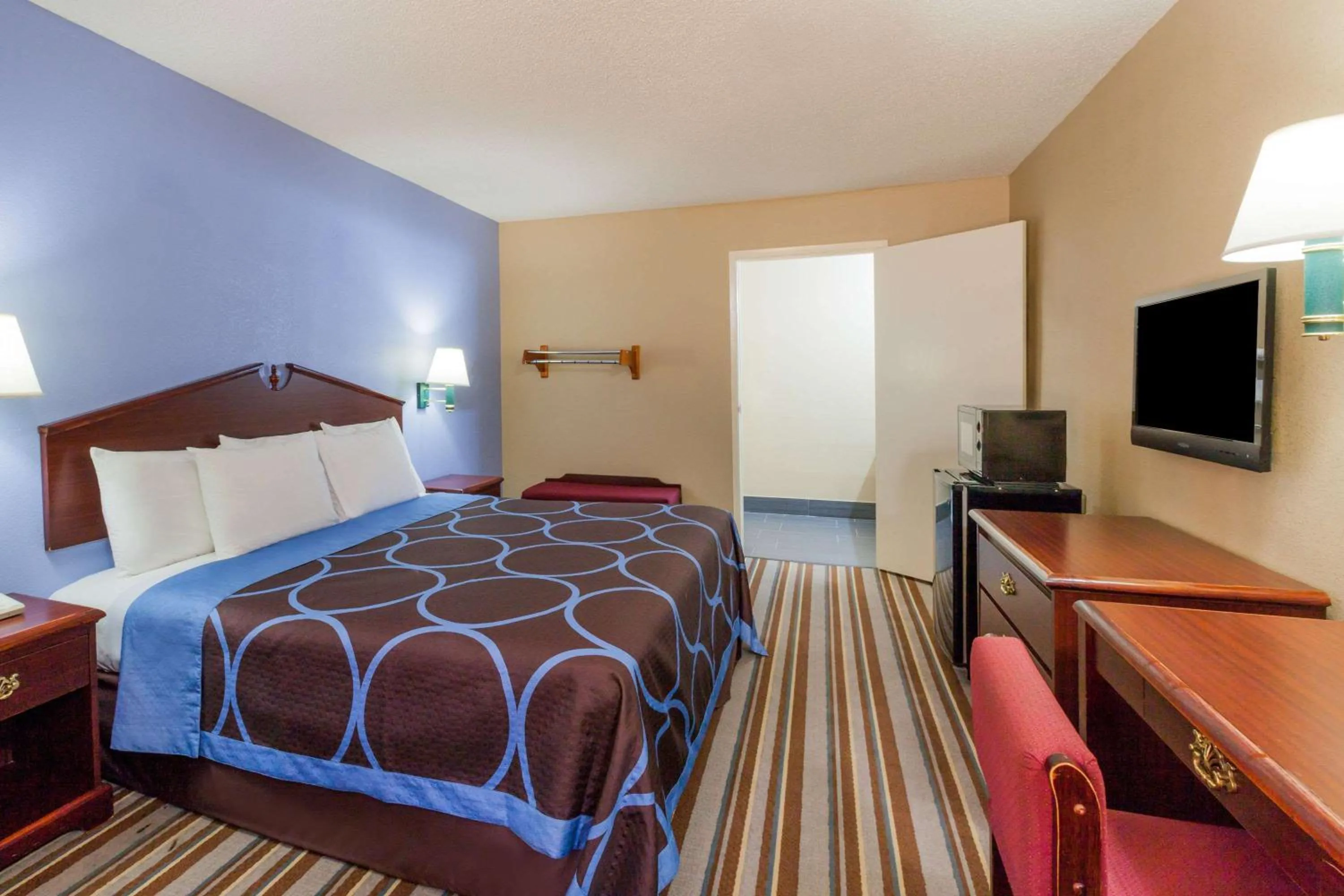 King Room - Non-Smoking in Super 8 by Wyndham Mt. Pleasant TX