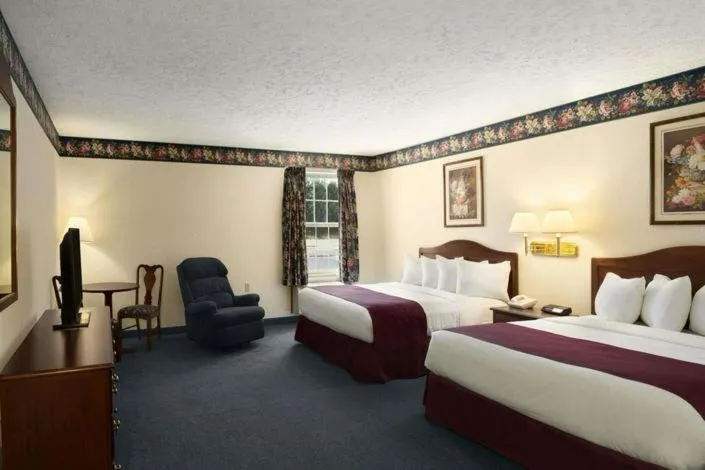 Queen Room with Two Queen Beds - Mobility Accessible/Non-Smoking in Days Inn by Wyndham Grayling