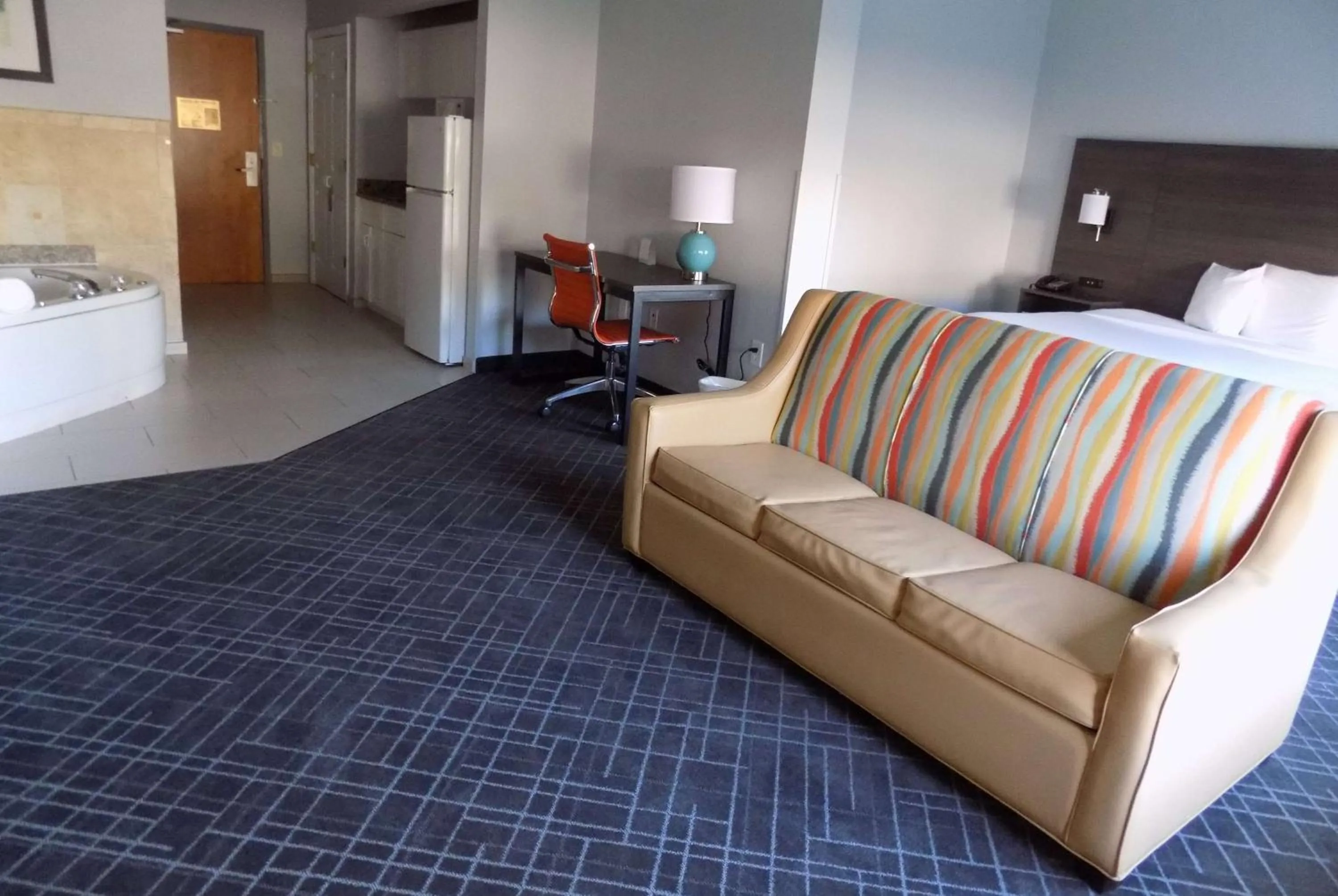 Deluxe King Suite with Hot Tub - Non-Smoking in Baymont by Wyndham Augusta Riverwatch