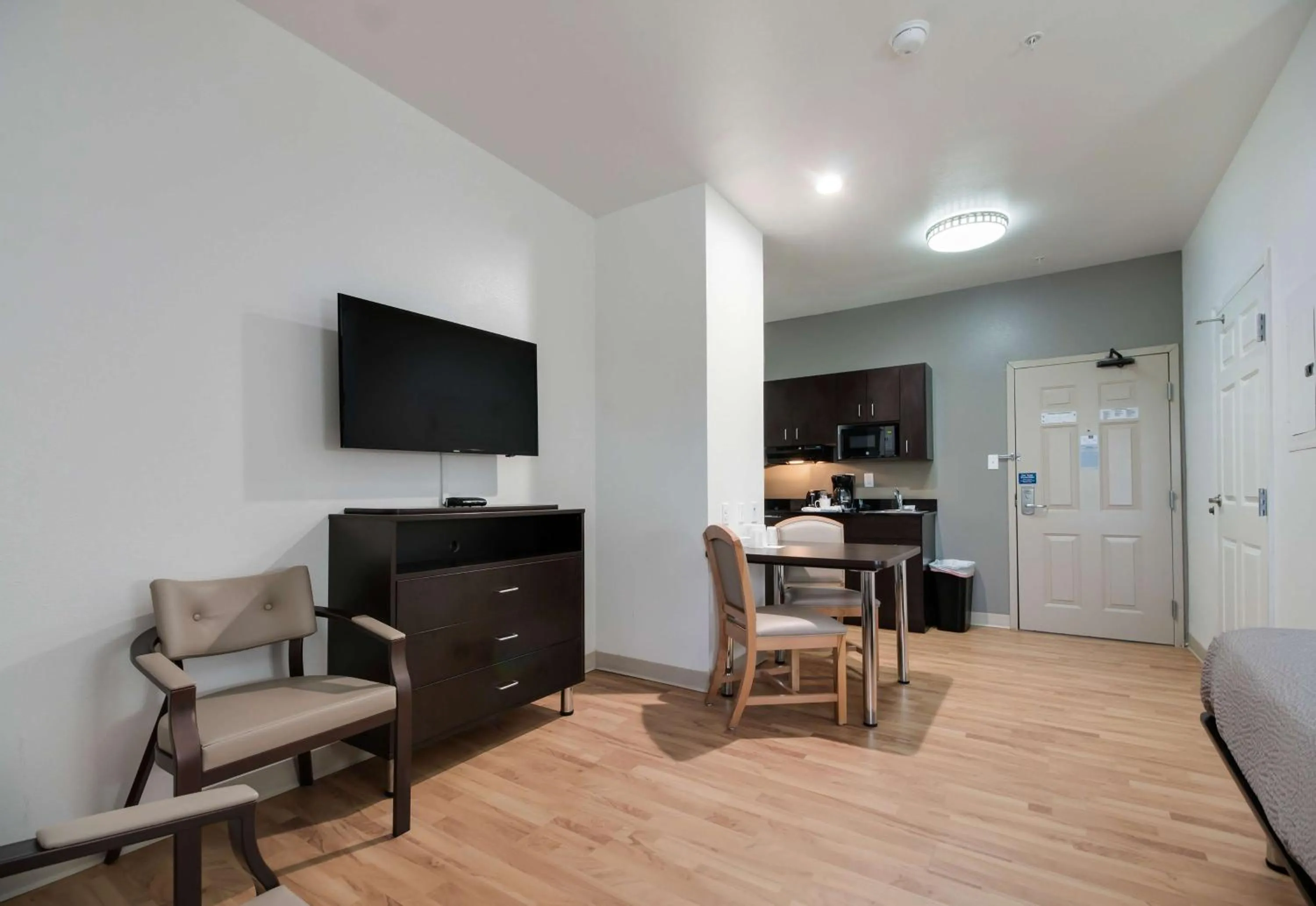 Deluxe Quadruple Room - Non-Smoking in Studio 6-Ingleside, TX