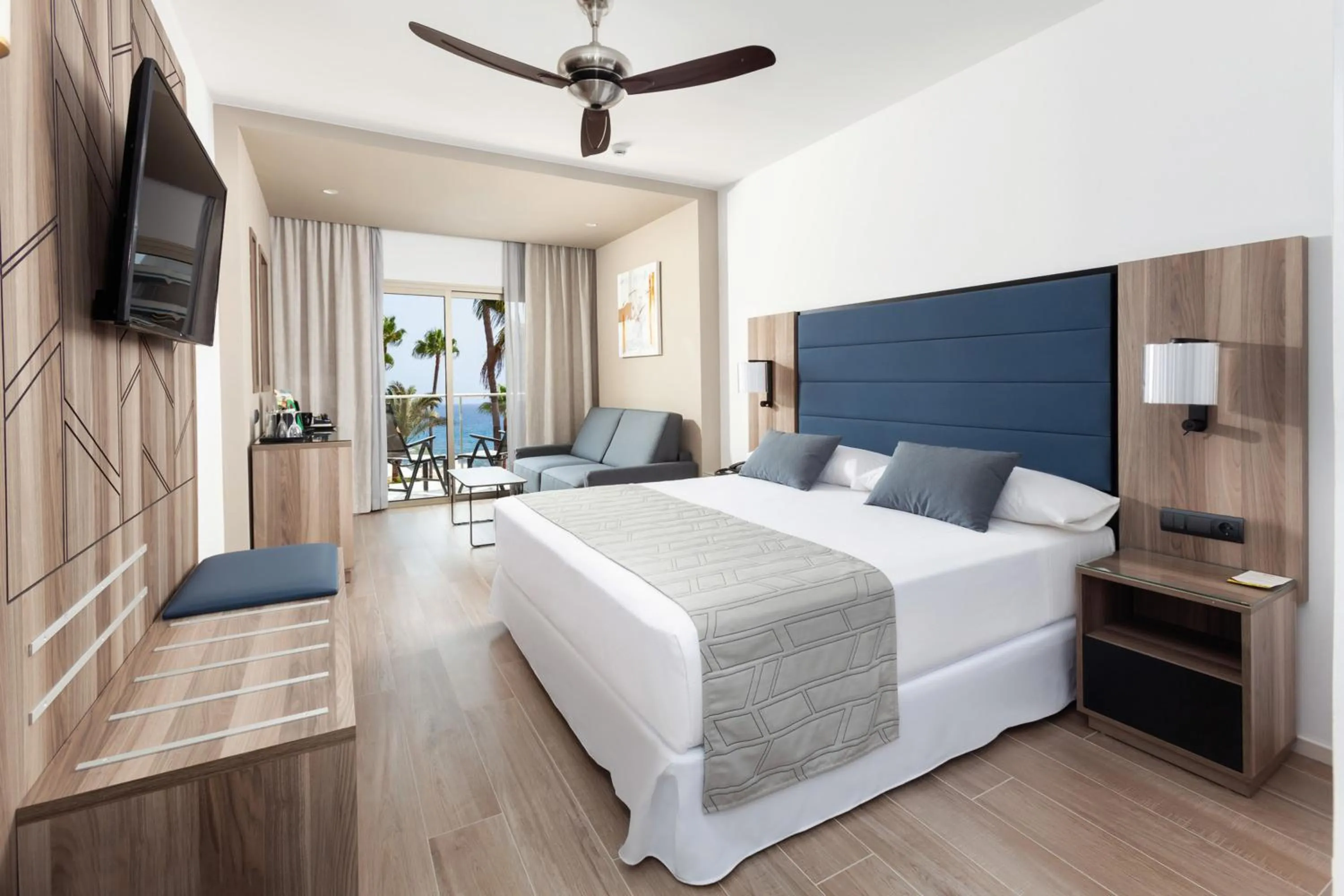 Double Room with Lateral Ocean View in Hotel Riu Palace Oasis