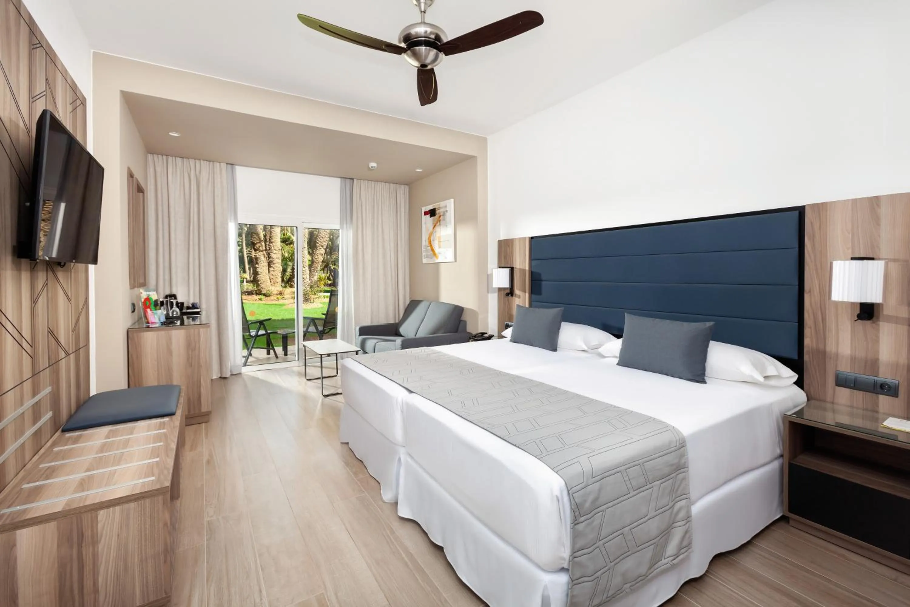 Double Room with Garden View in Hotel Riu Palace Oasis