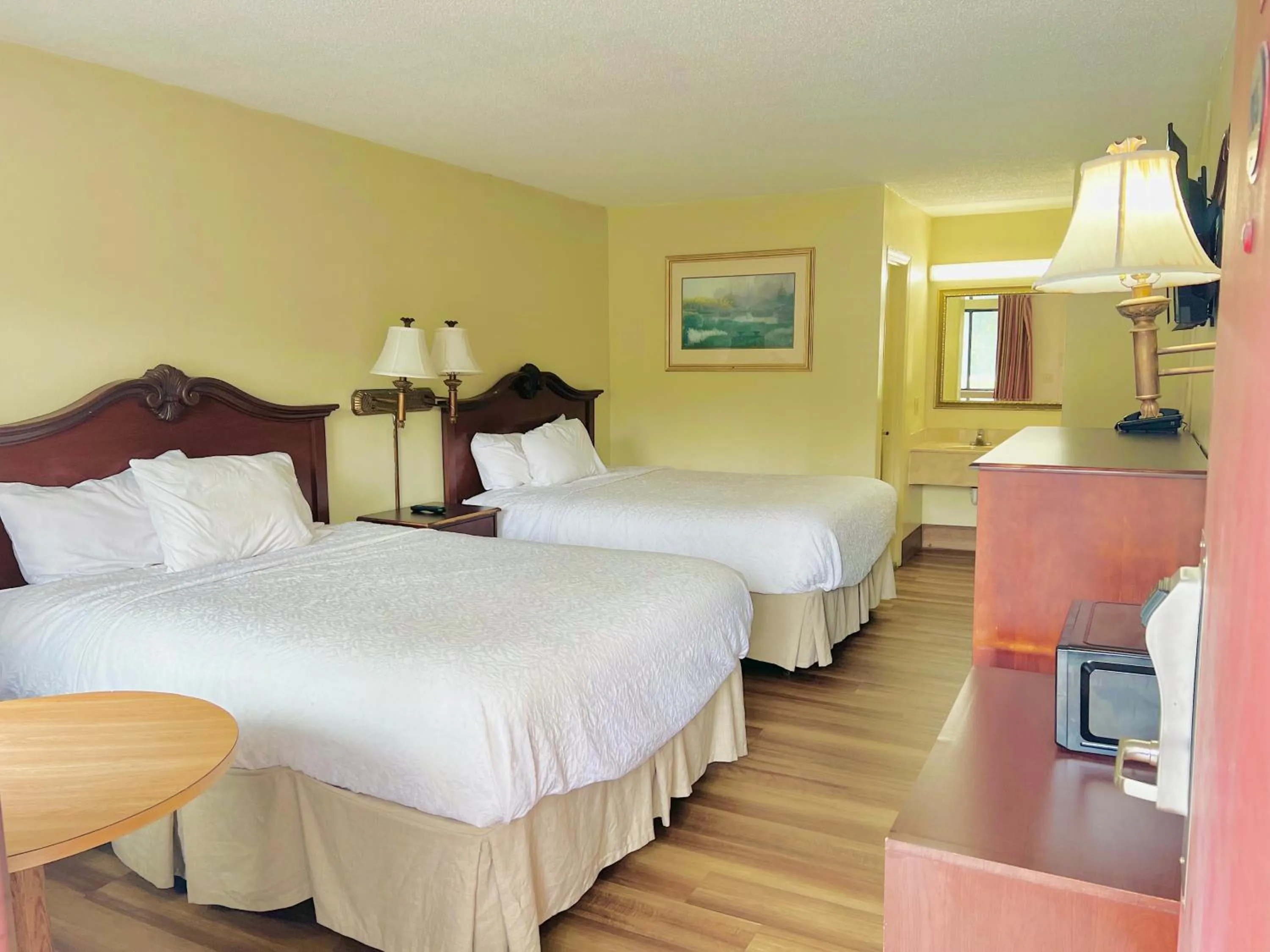 Queen Room with Two Queen Beds in Knights Inn Point South Yemassee
