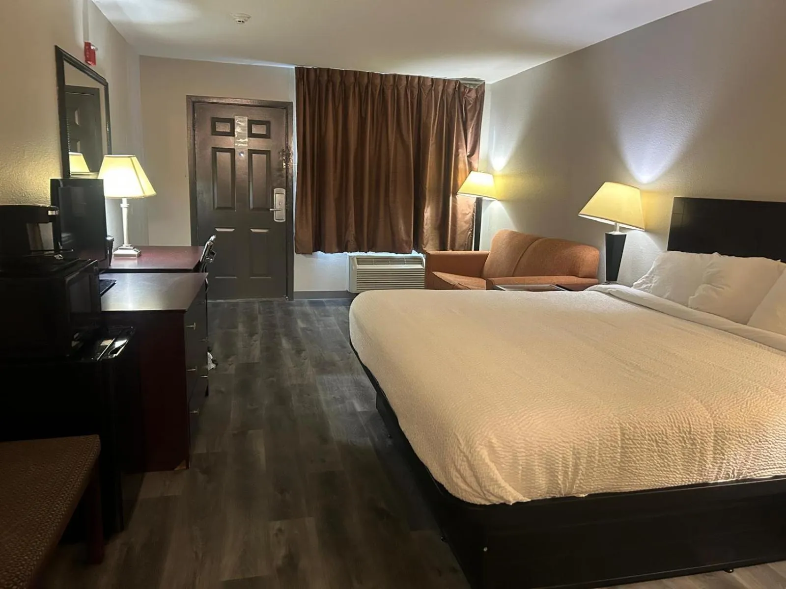 Deluxe King Room - Non-Smoking in Days Inn by Wyndham Natchitoches