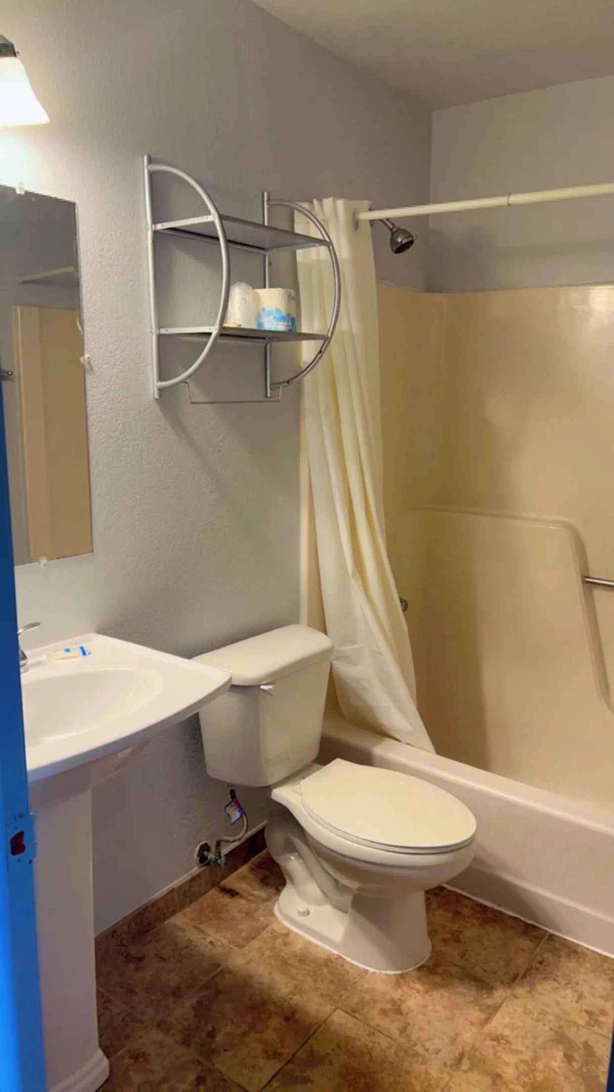 Queen Room - Non-Smoking in Rodeway Inn