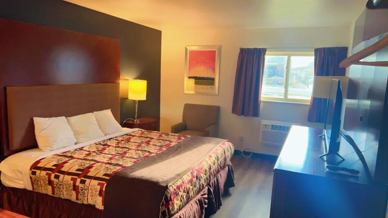 King Room with Sofa Bed - Non-Smoking in Rodeway Inn