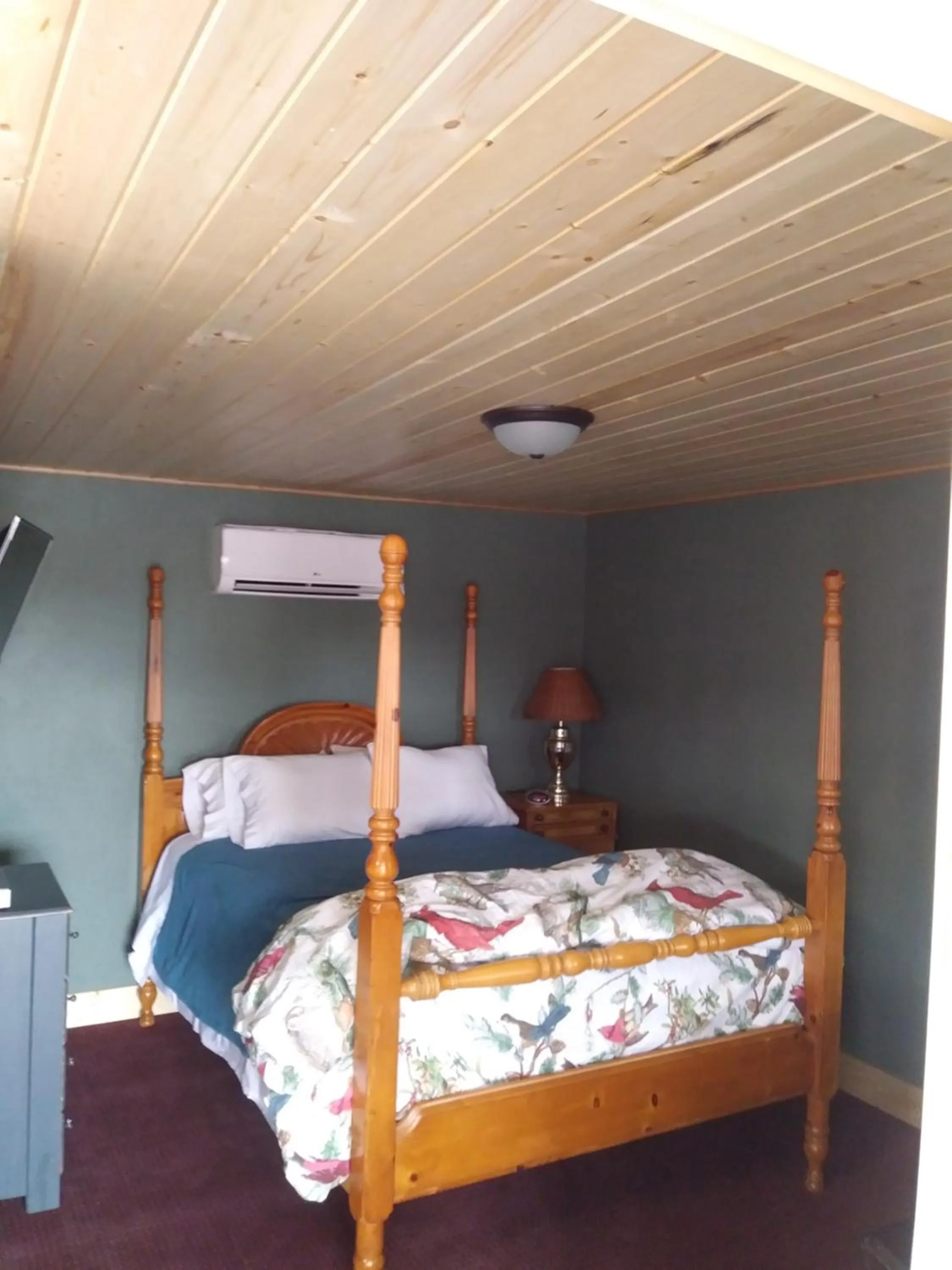 Queen Room - Non-Smoking in Big Horn Motel