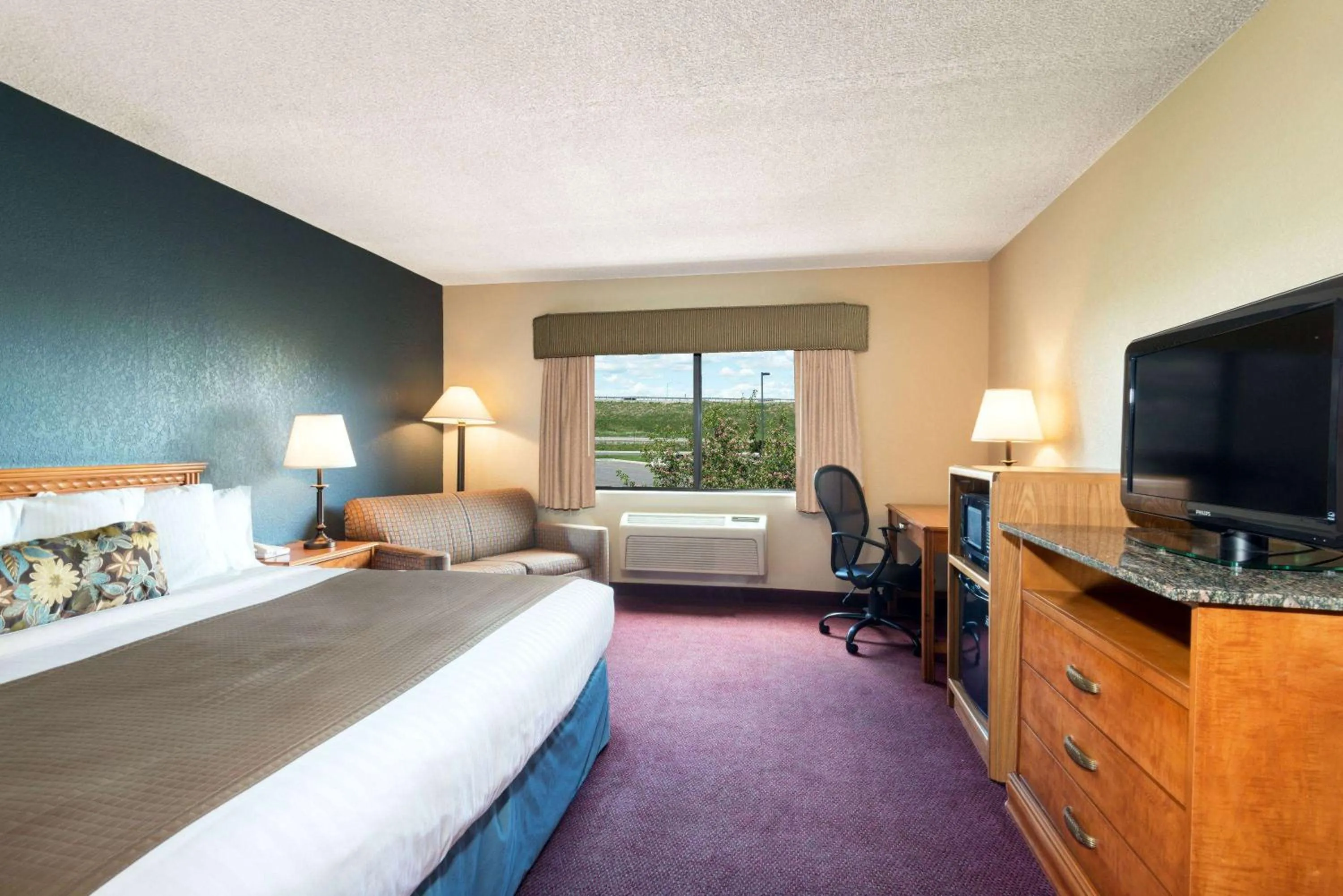 Deluxe Queen Room - Mobility Access/Non-Smoking in AmericInn by Wyndham Rexburg BYUI