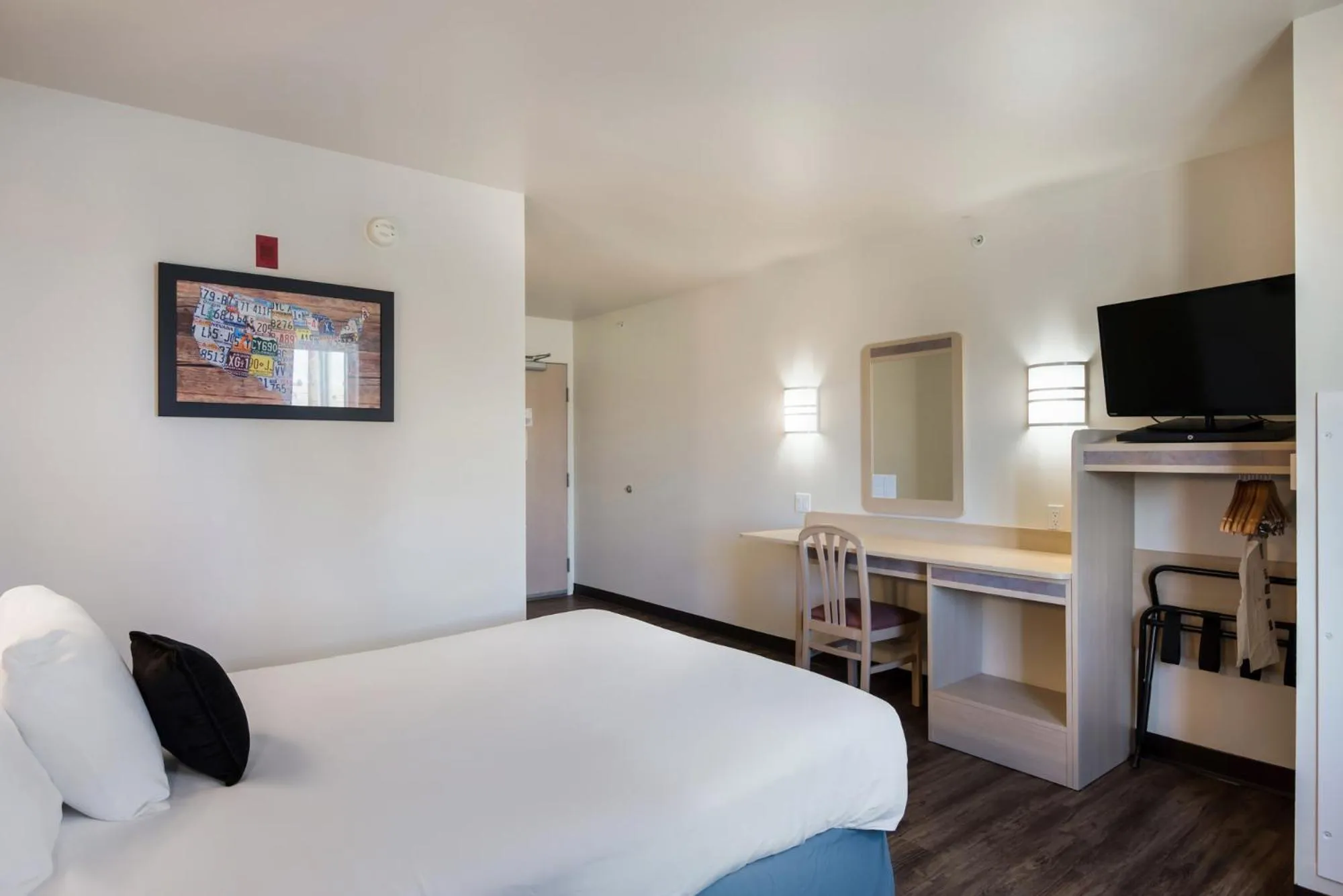 Accessible Queen Room in Red Lion Inn & Suites Butte