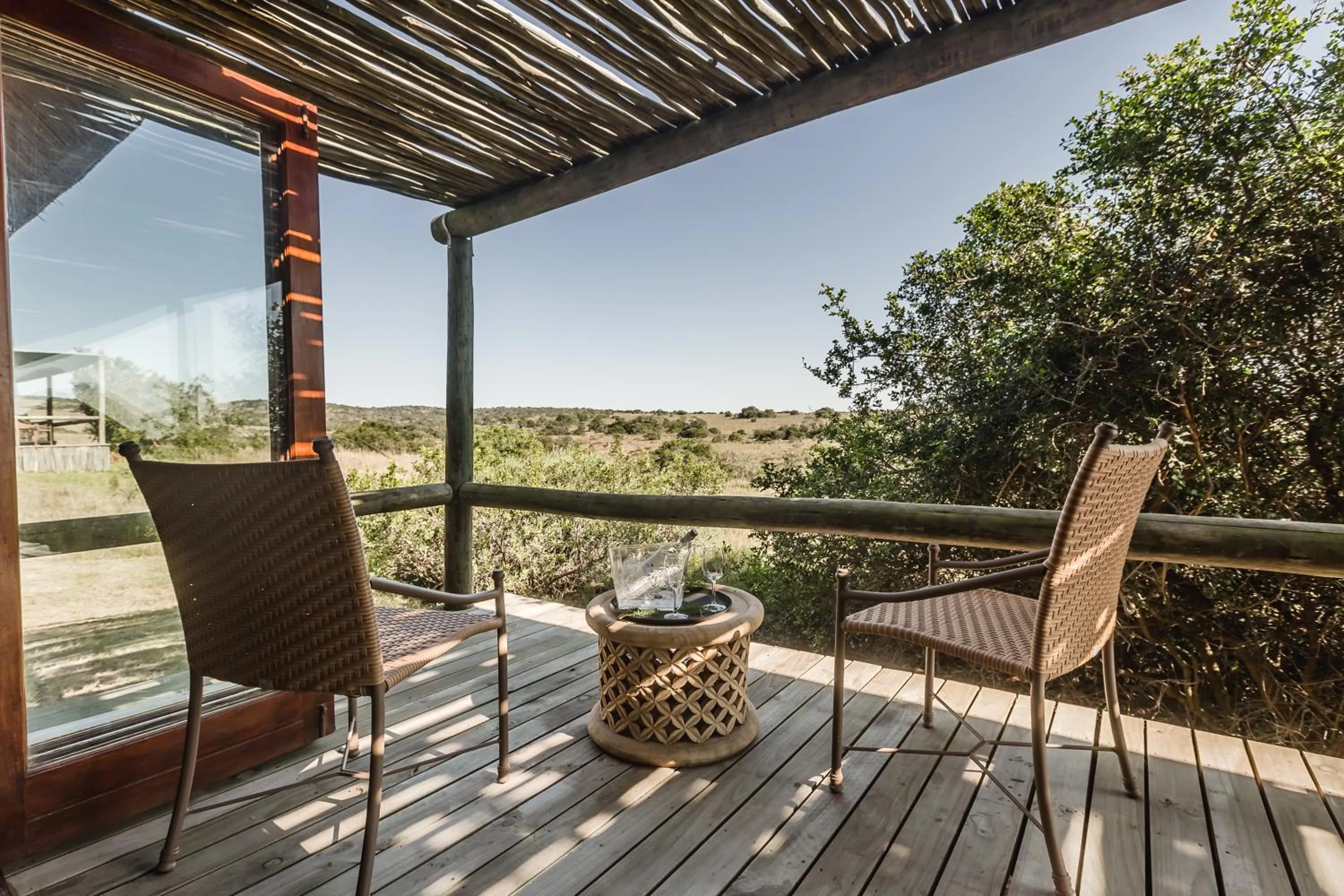 Luxury Two-Bedroom Suite in Hlosi Game Lodge - Amakhala Game Reserve
