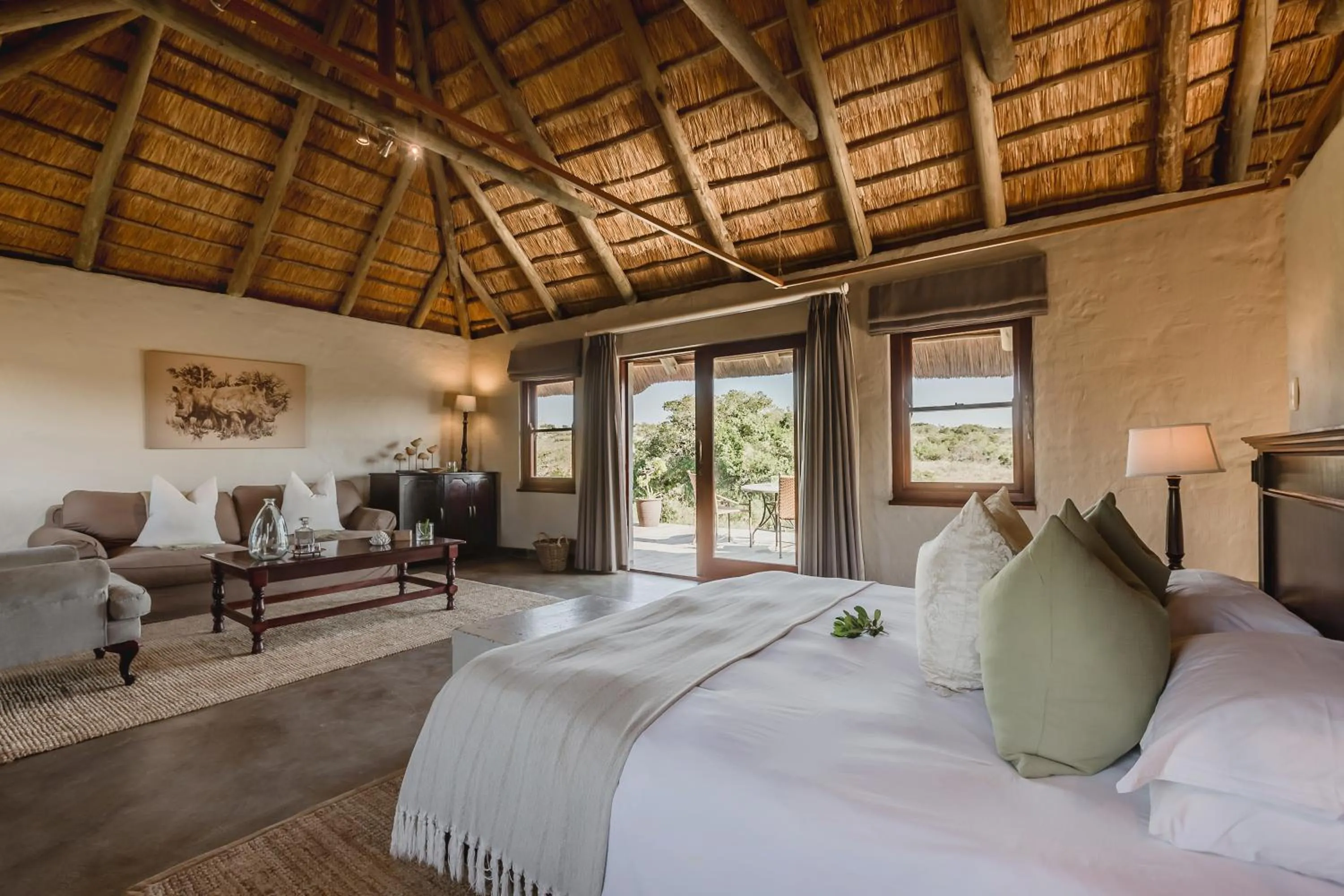 Luxury King Suite in Hlosi Game Lodge - Amakhala Game Reserve