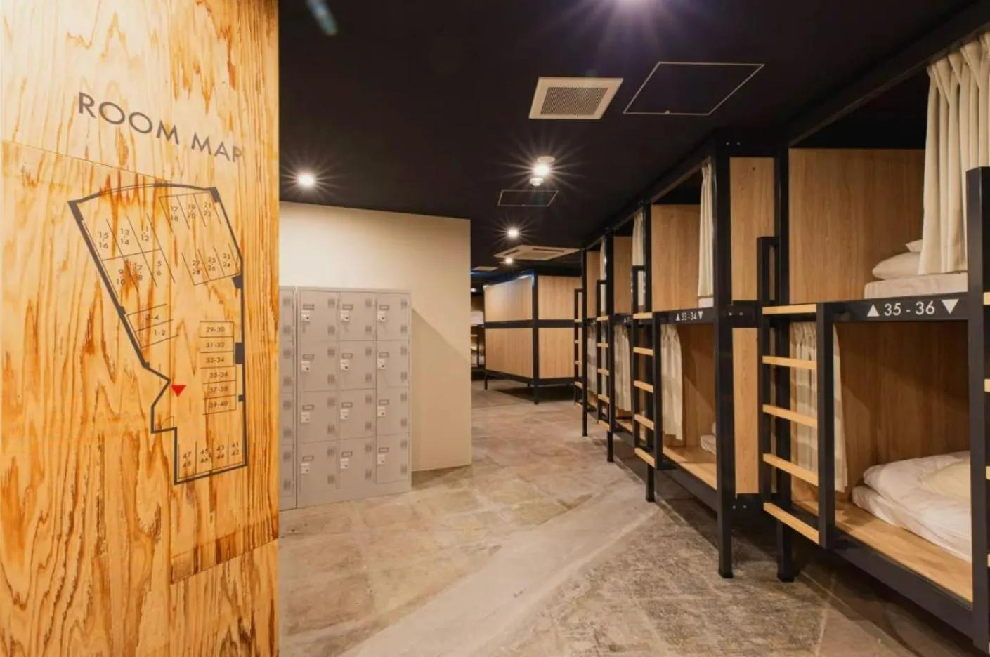 Bunk Bed in Mixed Dormitory Room in Mash Cafe & Bed NAGANO