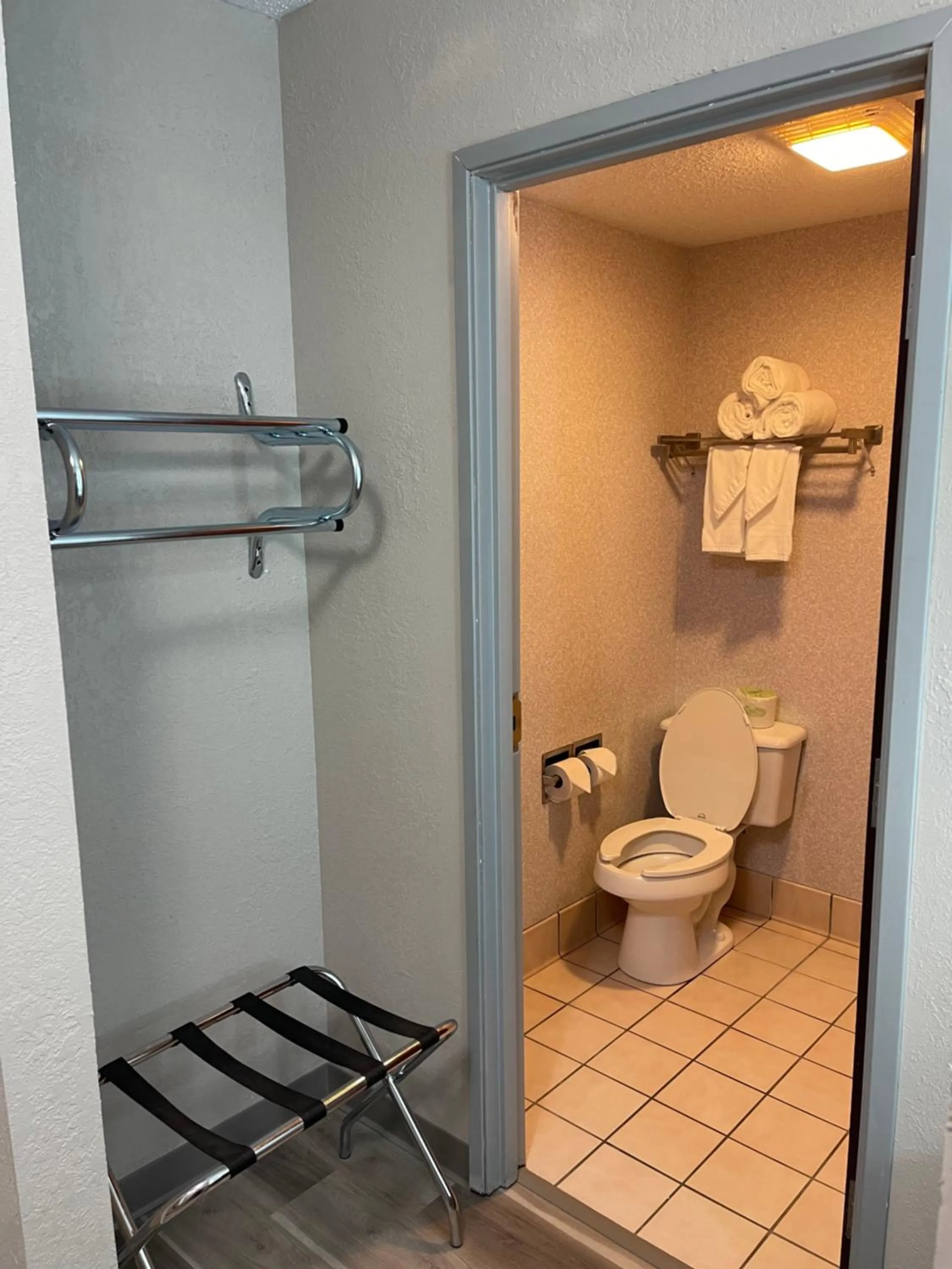 Standard King Room - Smoking in Days Inn by Wyndham Lisbon