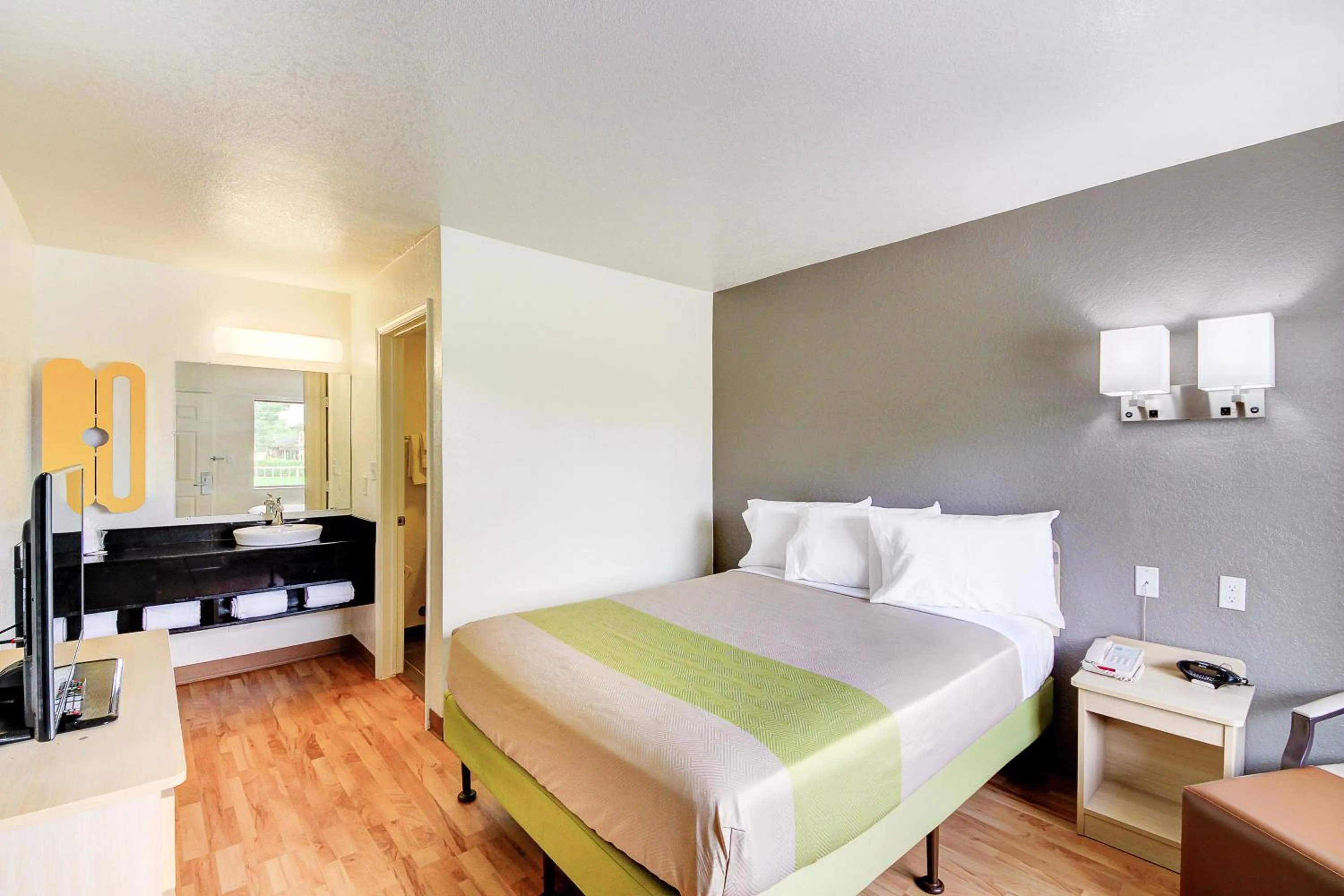 Deluxe Double Room - single occupancy - Smoking in Studio 6 Midwest City, Ok - Oklahoma City