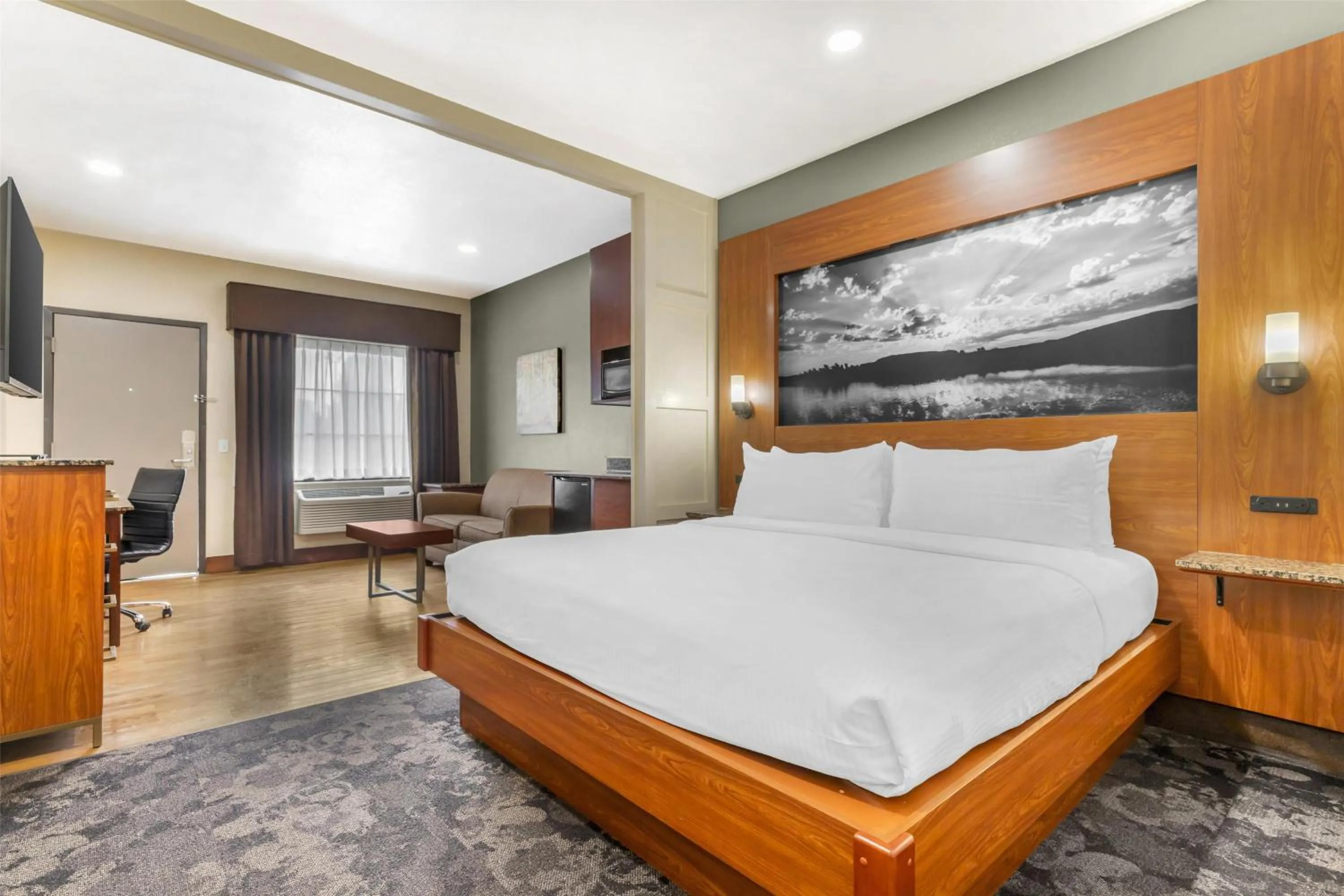 King Suite with Sofa Bed - Non-Smoking in Best Western Plus Oklahoma City Yukon