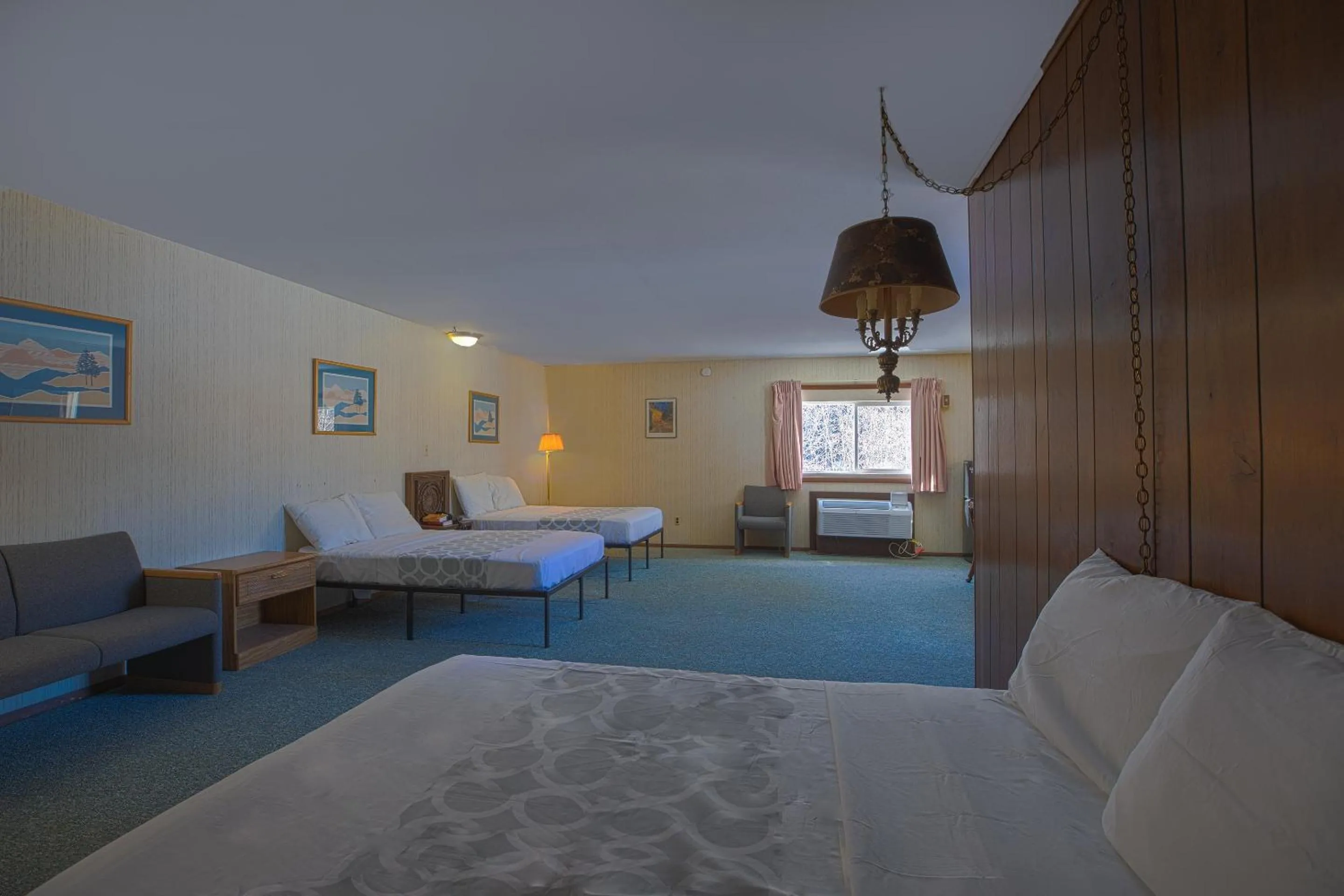 Premium 2 Full Bed with Kitchenette in Love Hotels Tomahawk by OYO at Lake Mohawksin WI