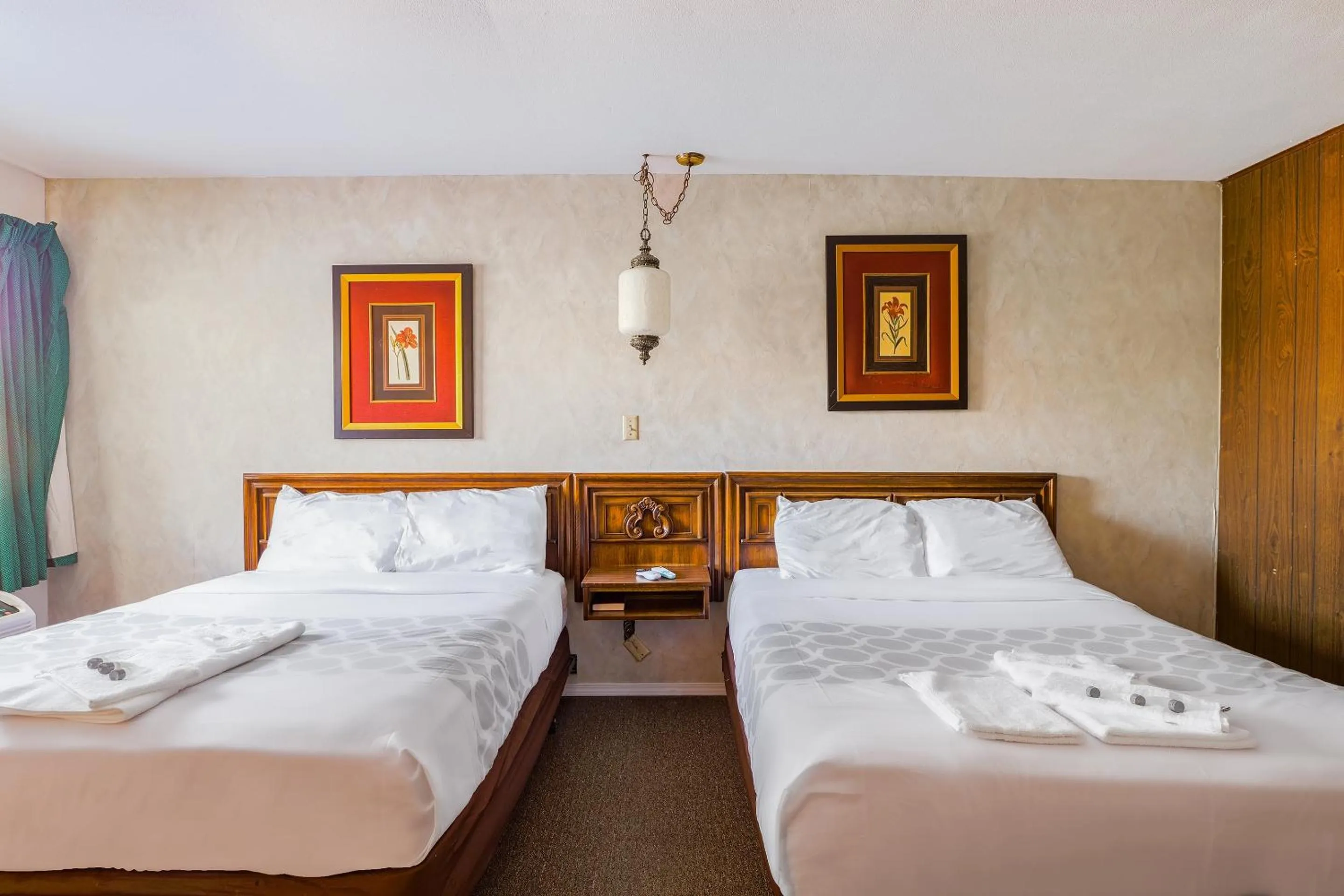 2 Queen Bed in Love Hotels Tomahawk by OYO at Lake Mohawksin WI