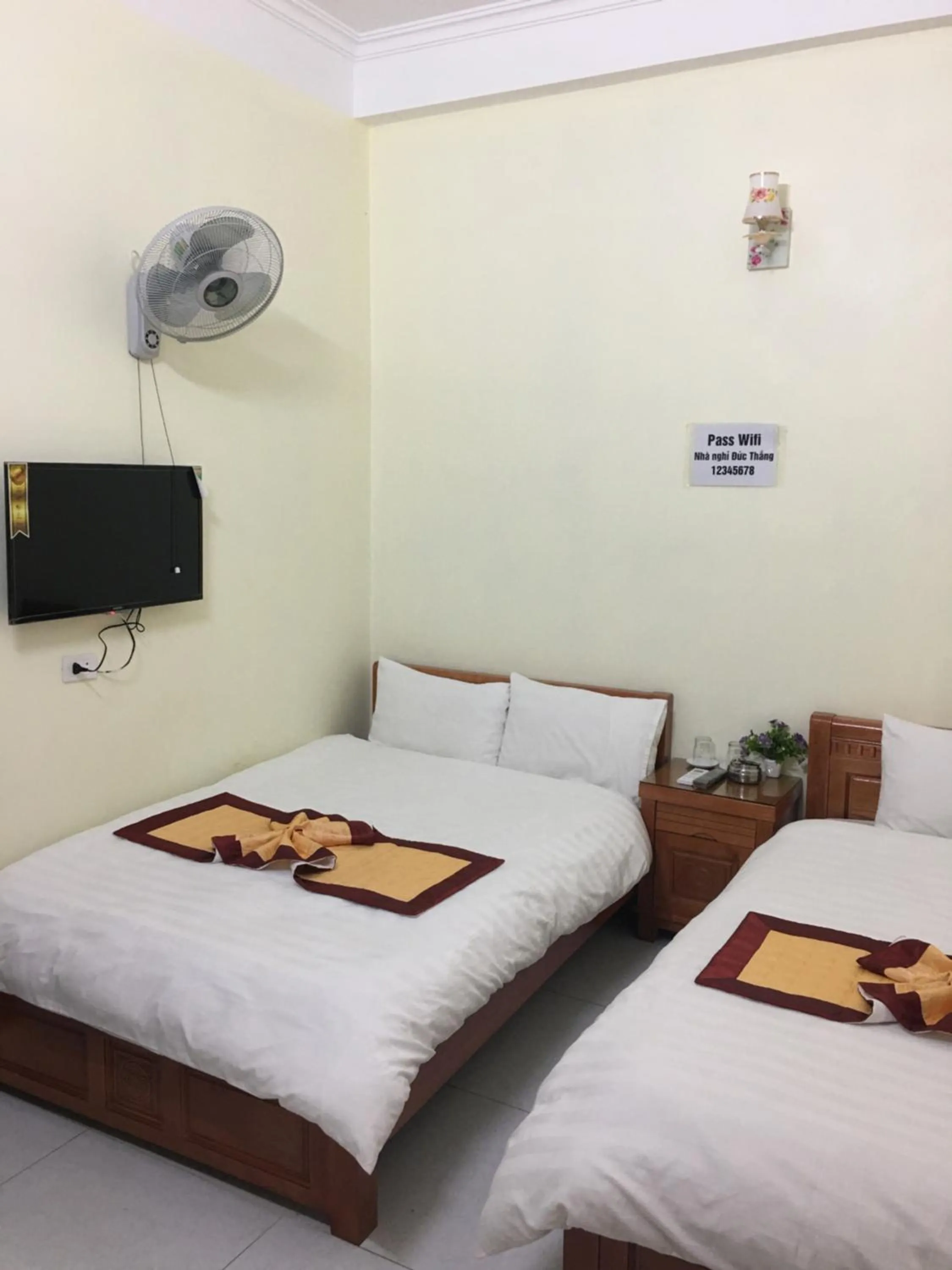 Budget Double or Twin Room in Duc Thang Guest House (Nhà Nghỉ Đức Thắng)