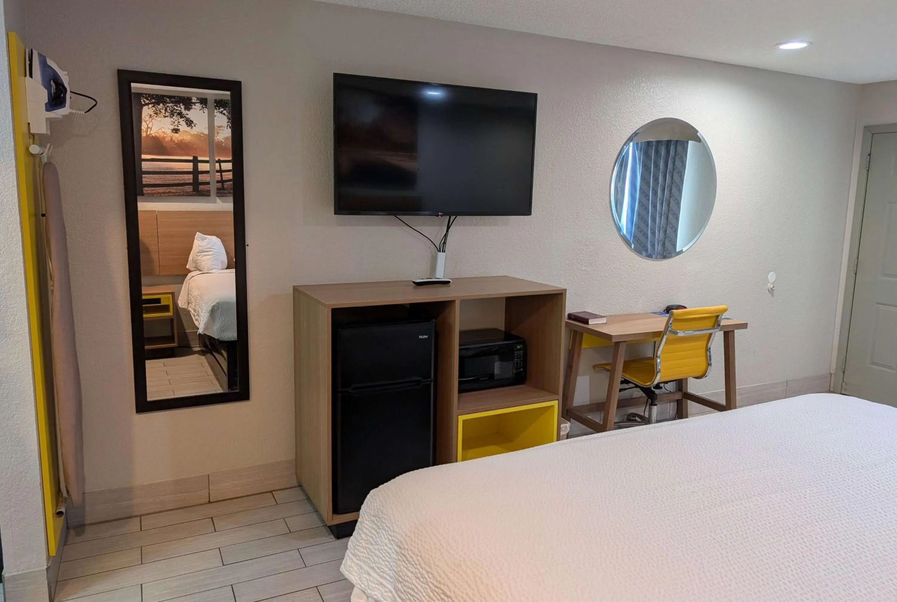 King Room - Non-Smoking in Days Inn by Wyndham Arcadia Louisiana