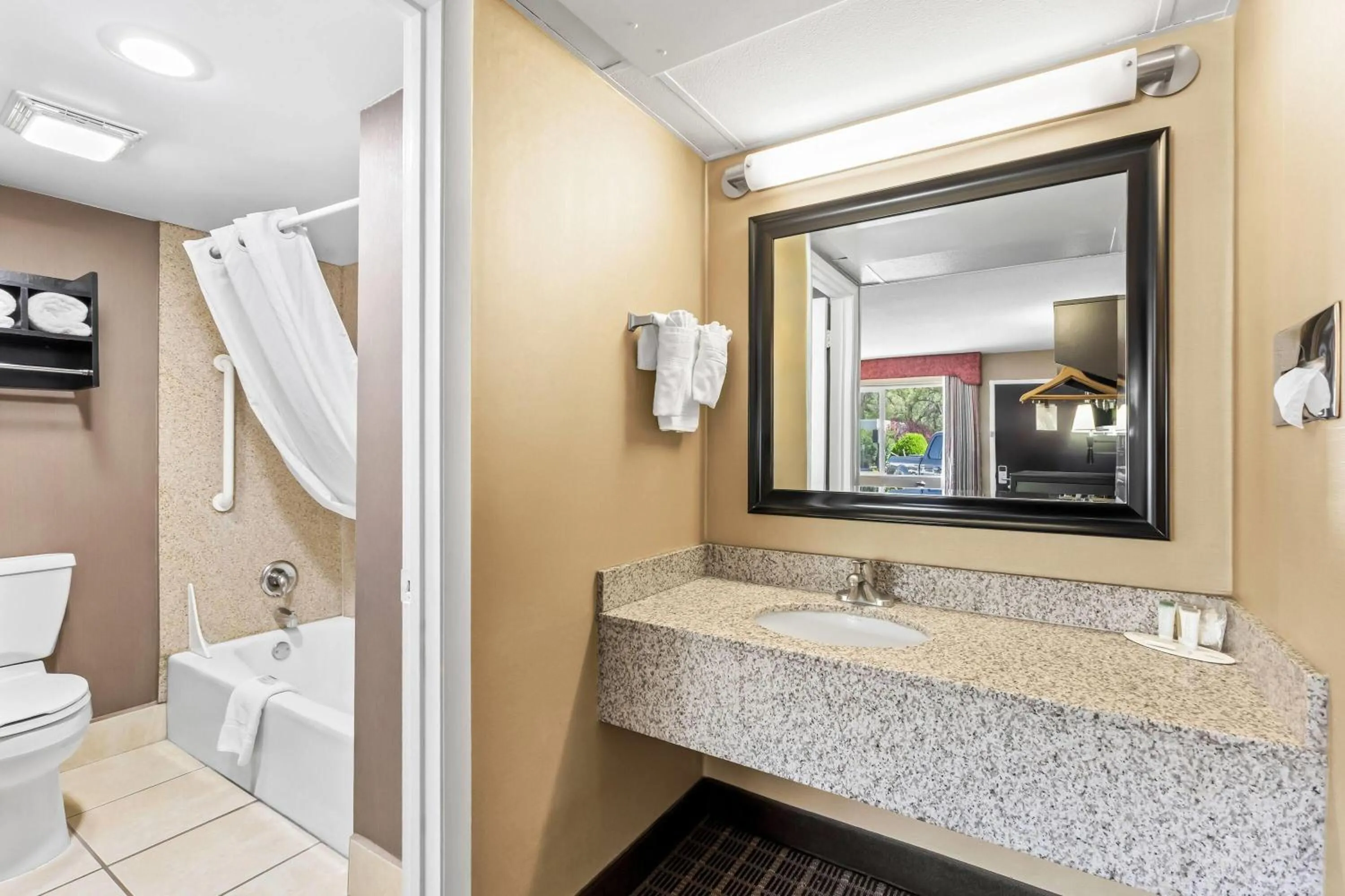 King Room - Non-Smoking in Days Inn by Wyndham Elko