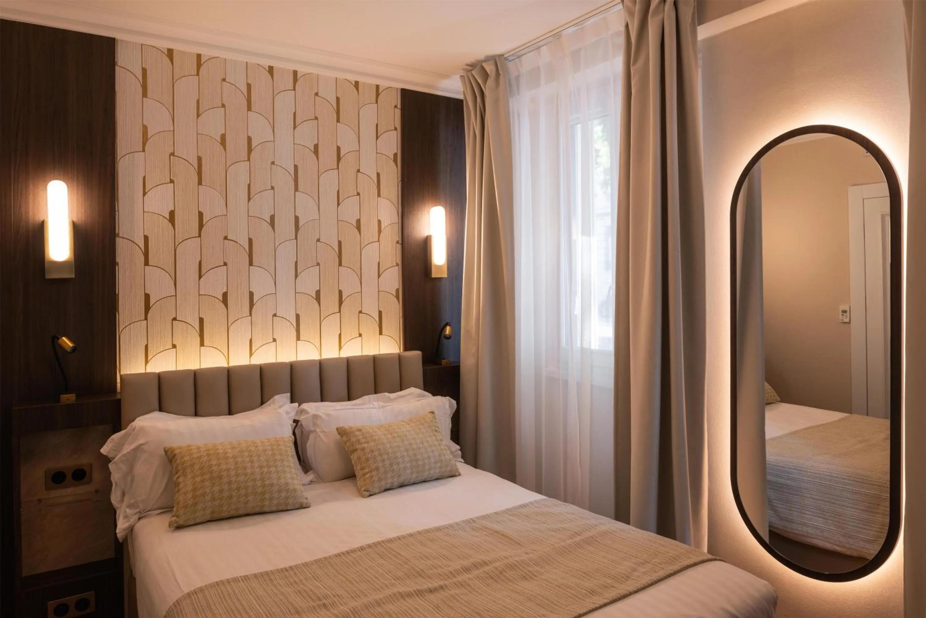 Comfort Double Room - Disability Access/Non-Smoking in Best Western Au Trocadéro