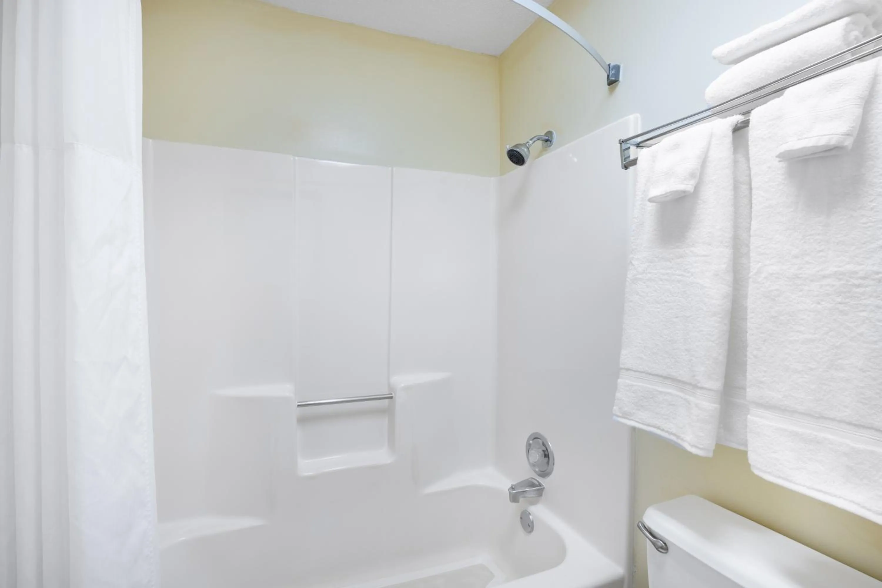 Queen Room with Two Queen Beds - Non-Smoking in Days Inn by Wyndham Monticello