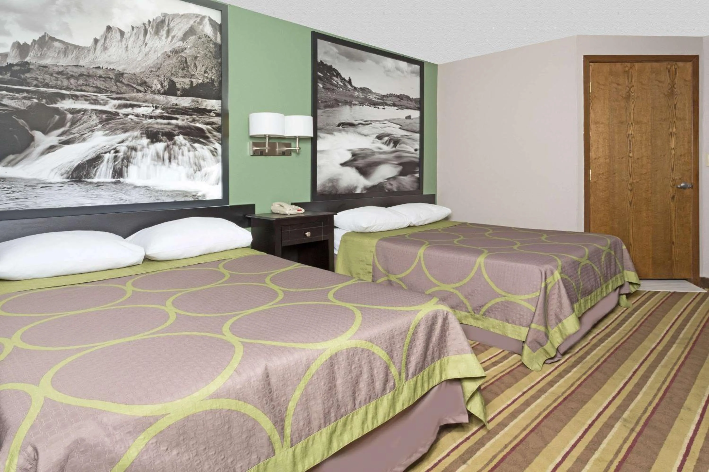 Queen Room with Two Queen Beds - Mobility Access/Non-Smoking in Super 8 by Wyndham Green River
