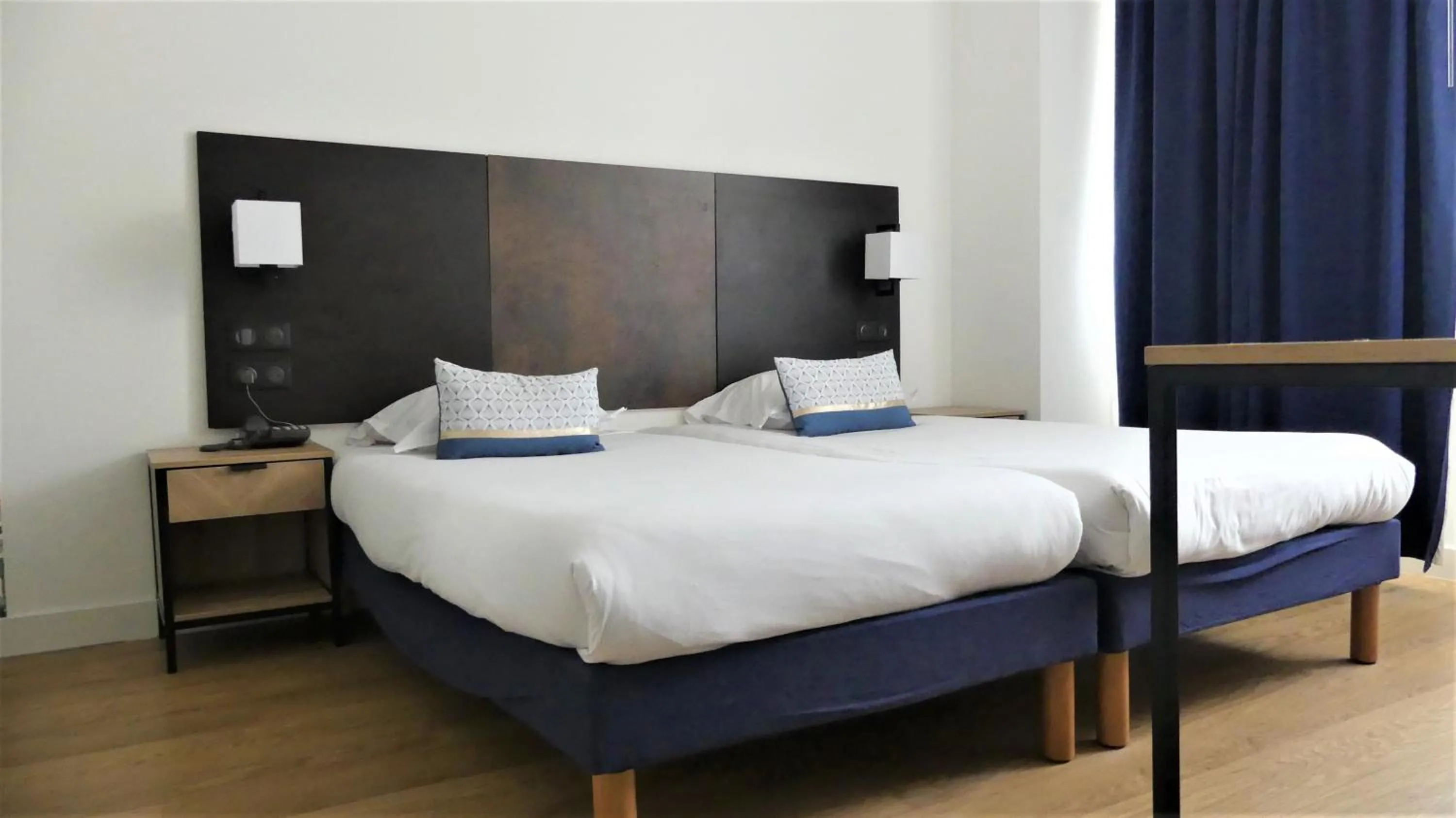 Twin Room with Garden View in Hotel Abbaye du Golf de Lésigny