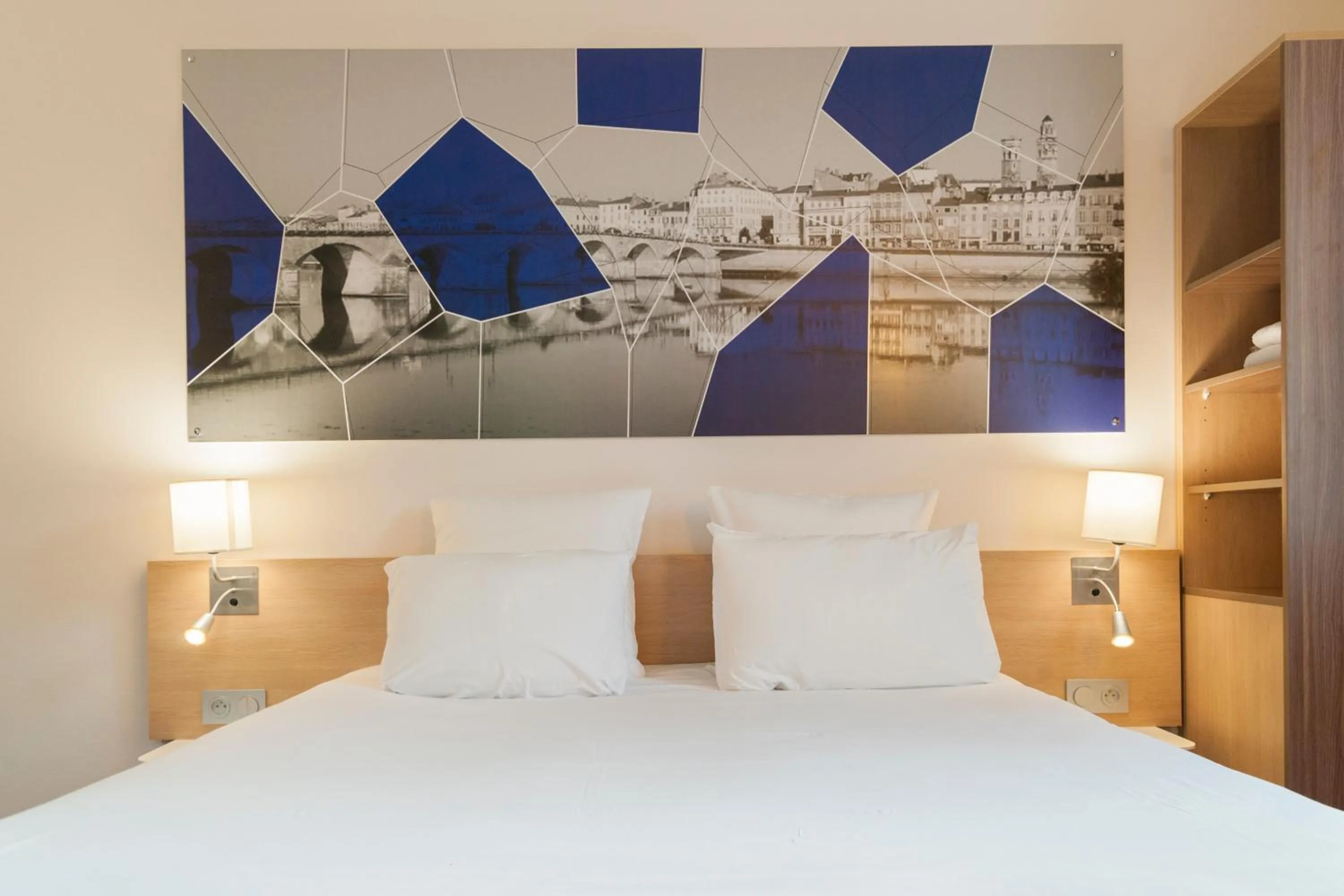 Comfort Room with One Double Bed in Brit Hotel Mâcon Centre Gare