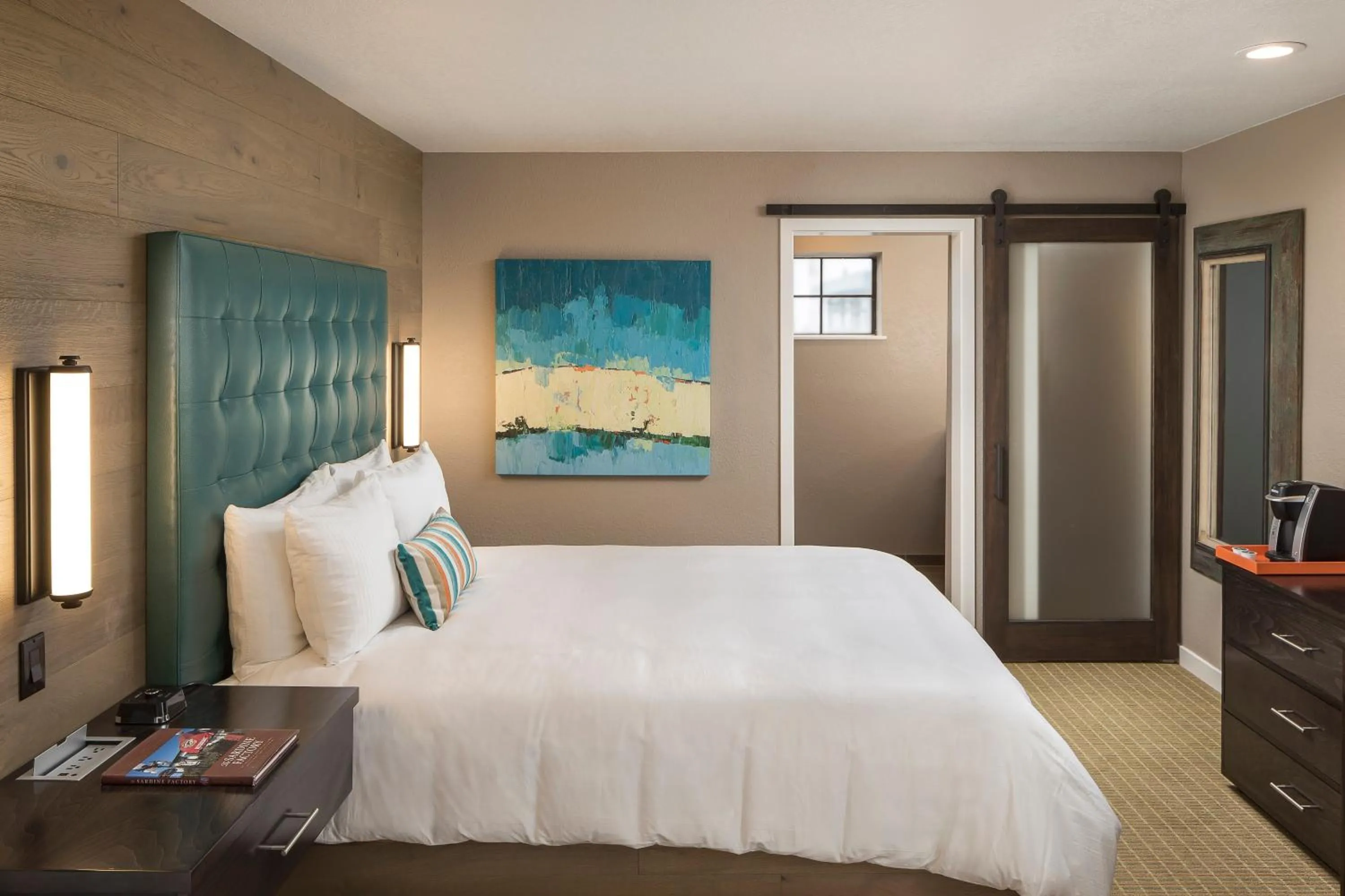 King Room - Disability Access in Wave Street Inn