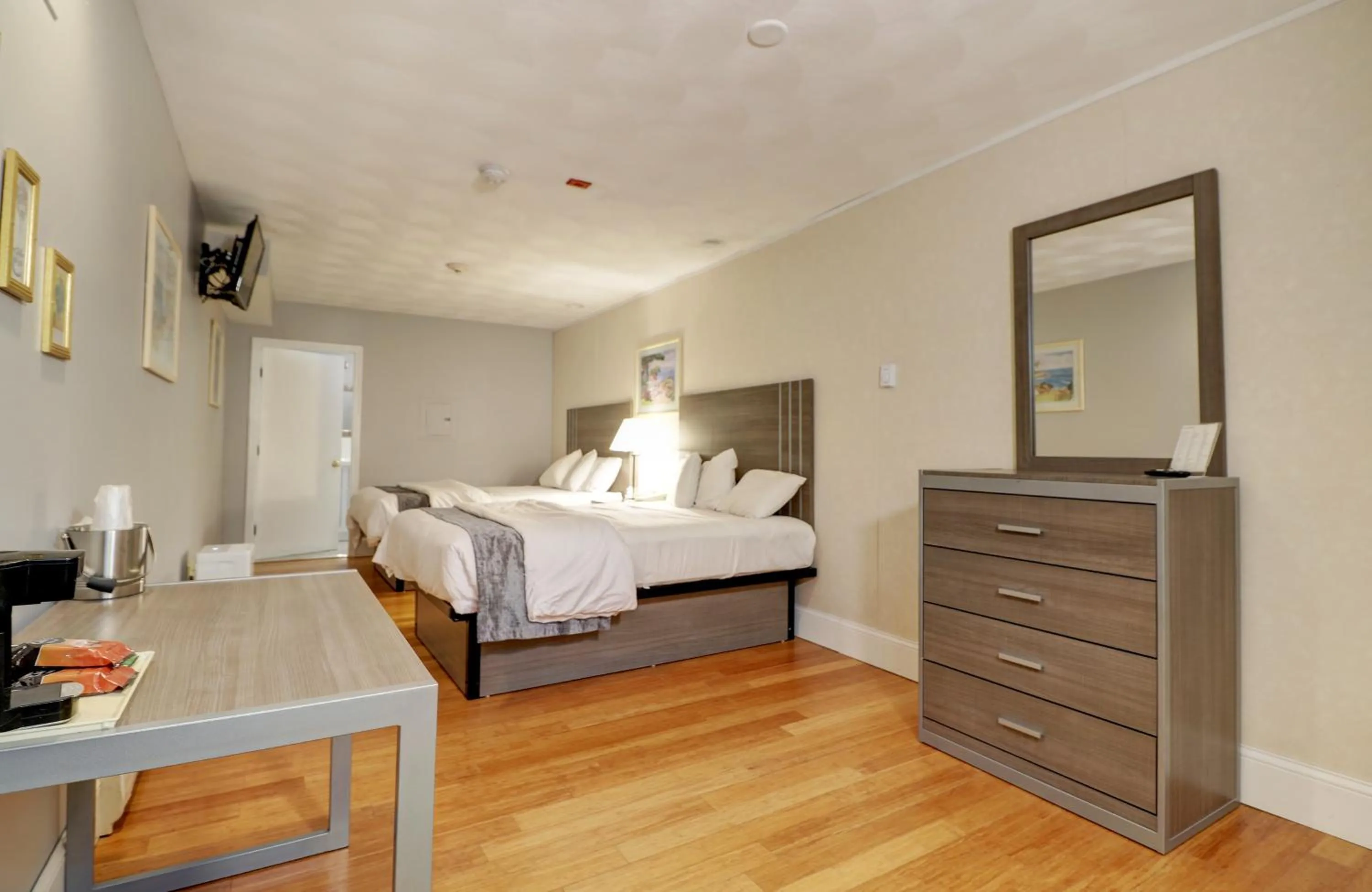 Suite in Hamilton Village Inn