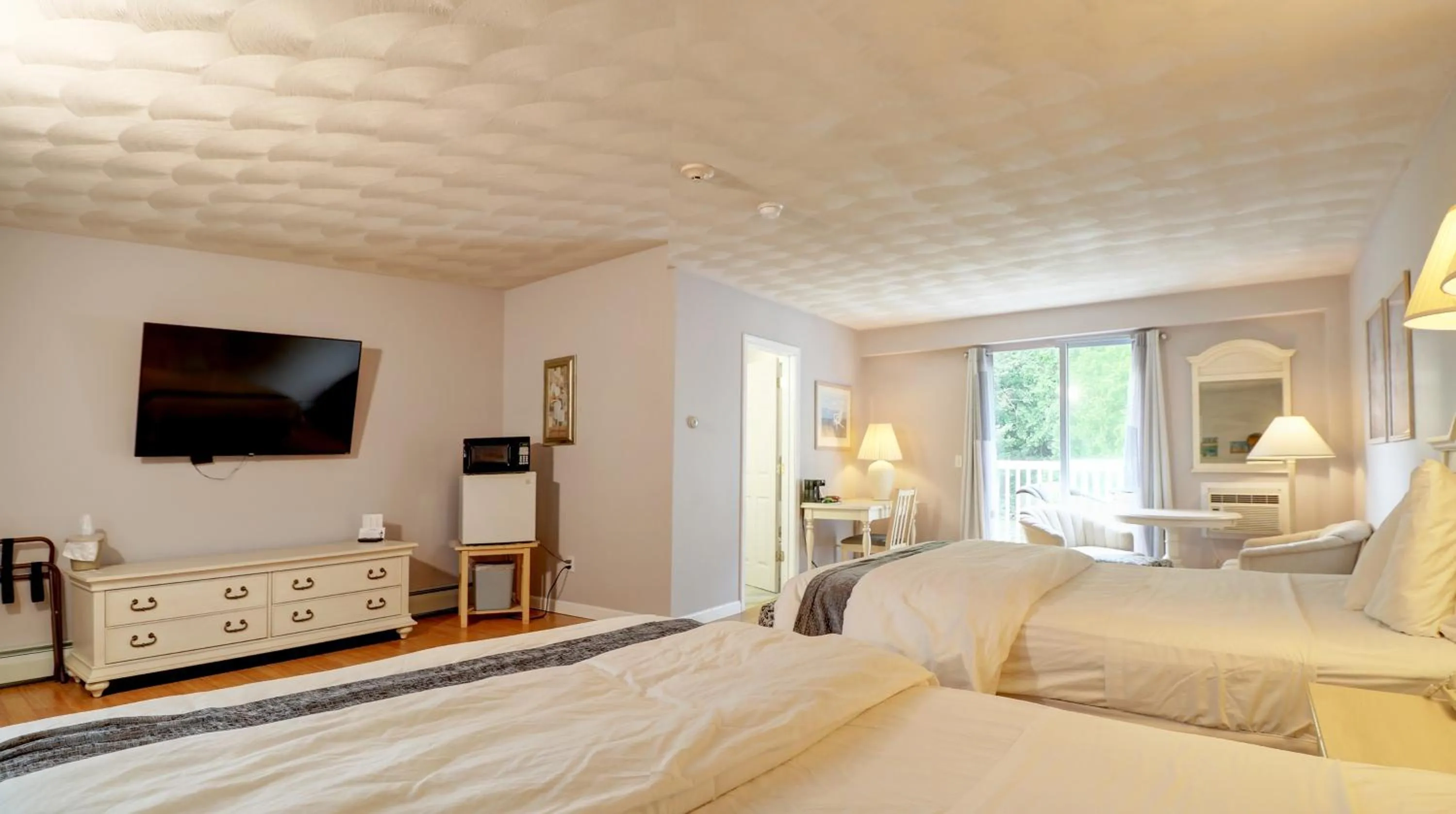 Two Queen Beds in Hamilton Village Inn