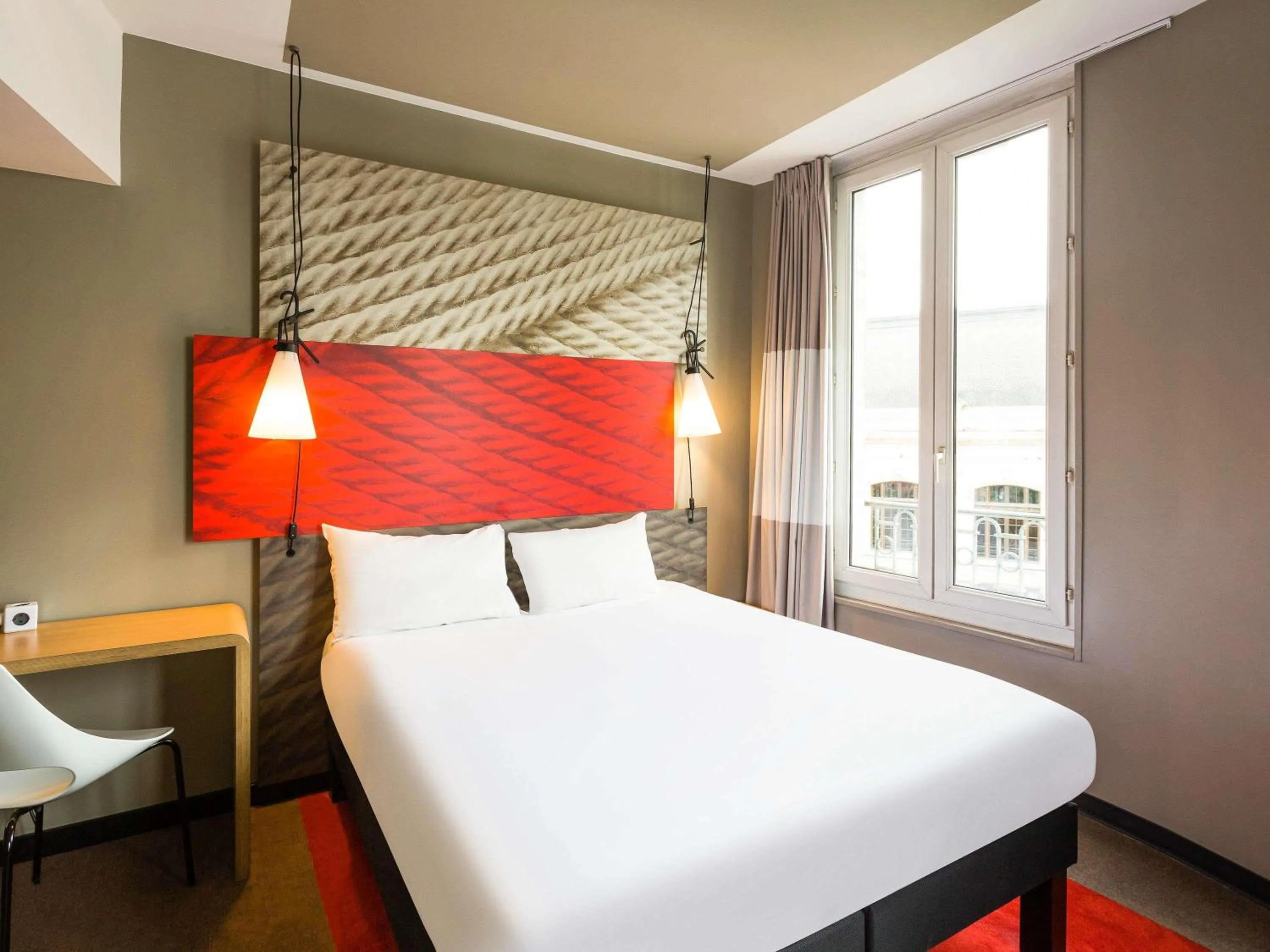 Superior Double Room with One Double Bed and One Double Sofa Bed in ibis Bordeaux Centre Gare Saint Jean Euratlantique