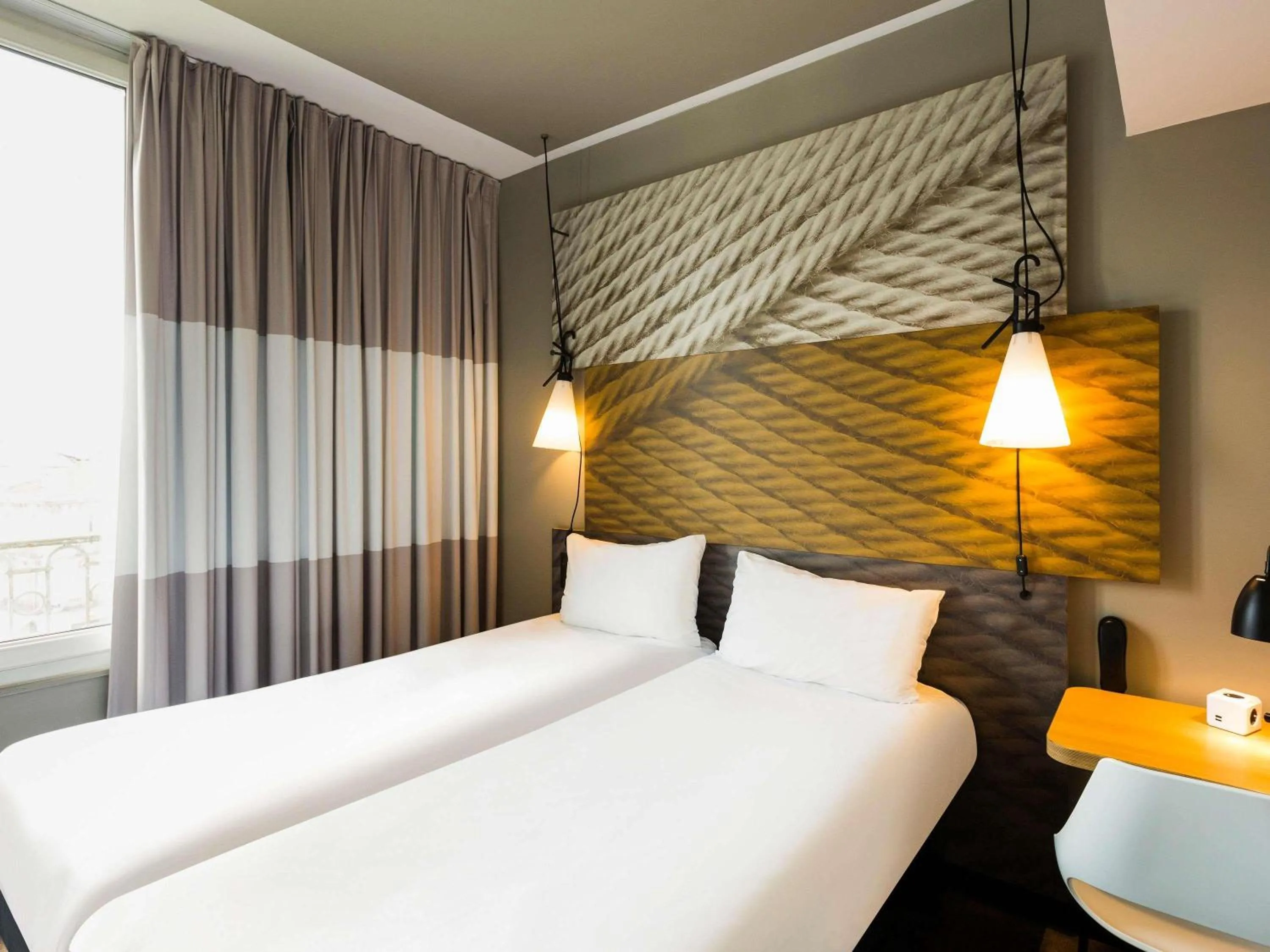 Standard Twin Room in ibis Bordeaux Centre Gare Saint Jean Euratlantique