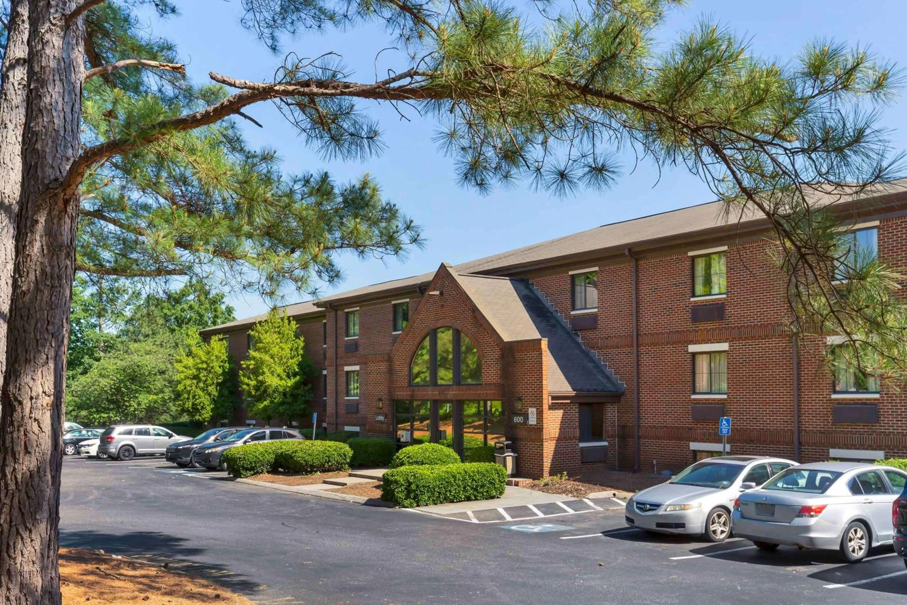 Suburban Studios Cary - RDU Airport