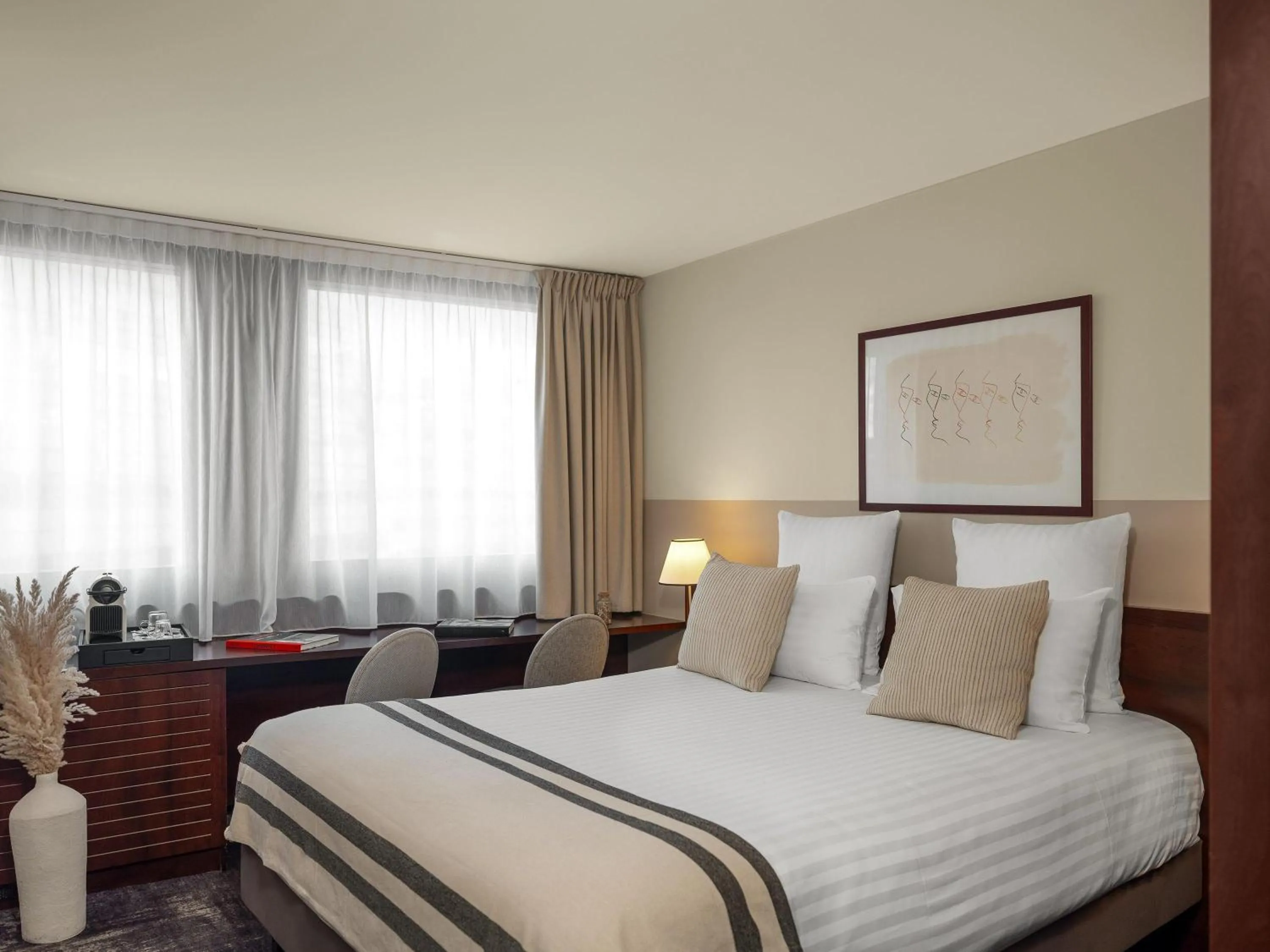 Superior Room with One Double Bed and One Single Bed in Mercure Paris Gare Montparnasse TGV
