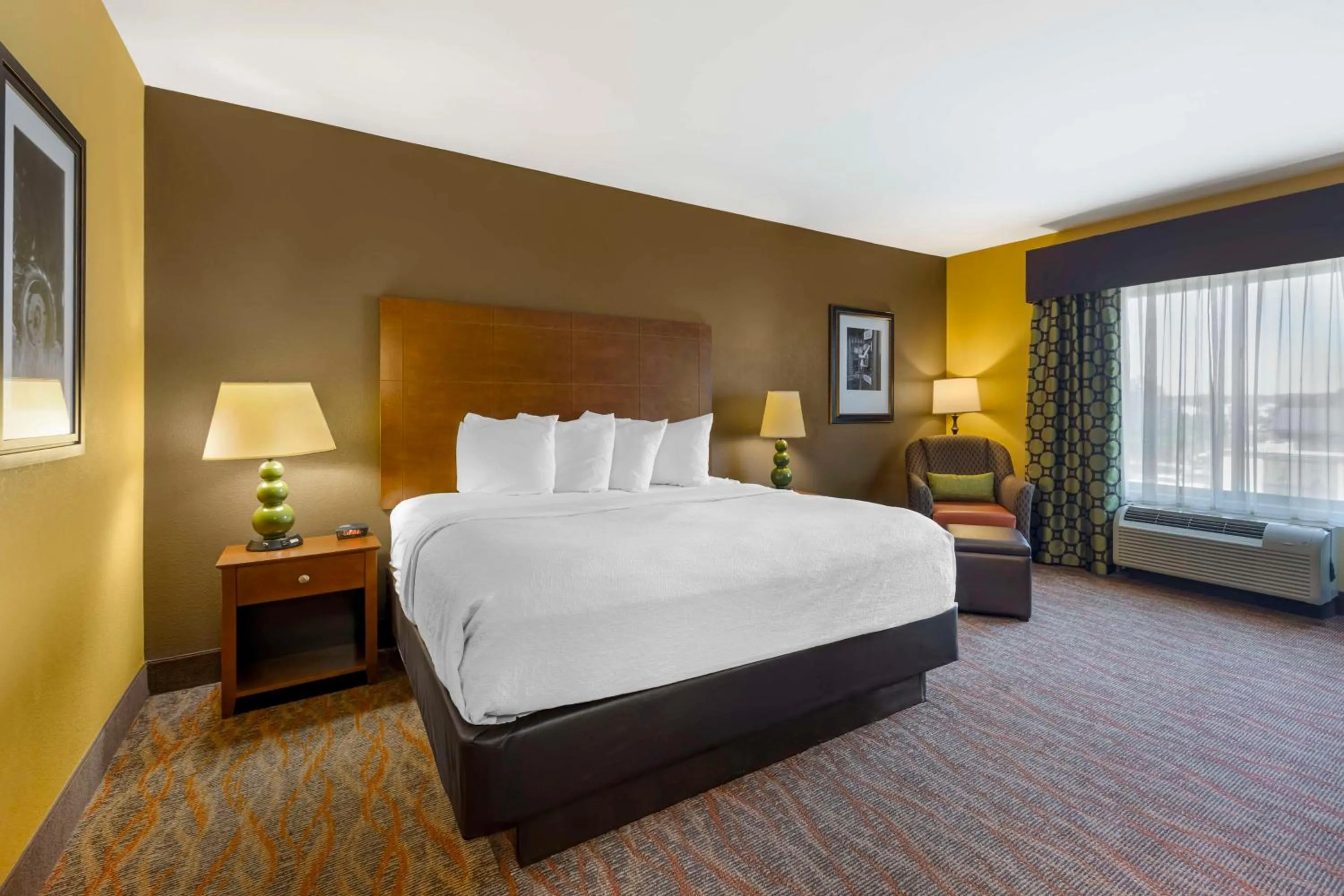 King Room - Non-Smoking in Best Western Plus Tupelo Inn & Suites