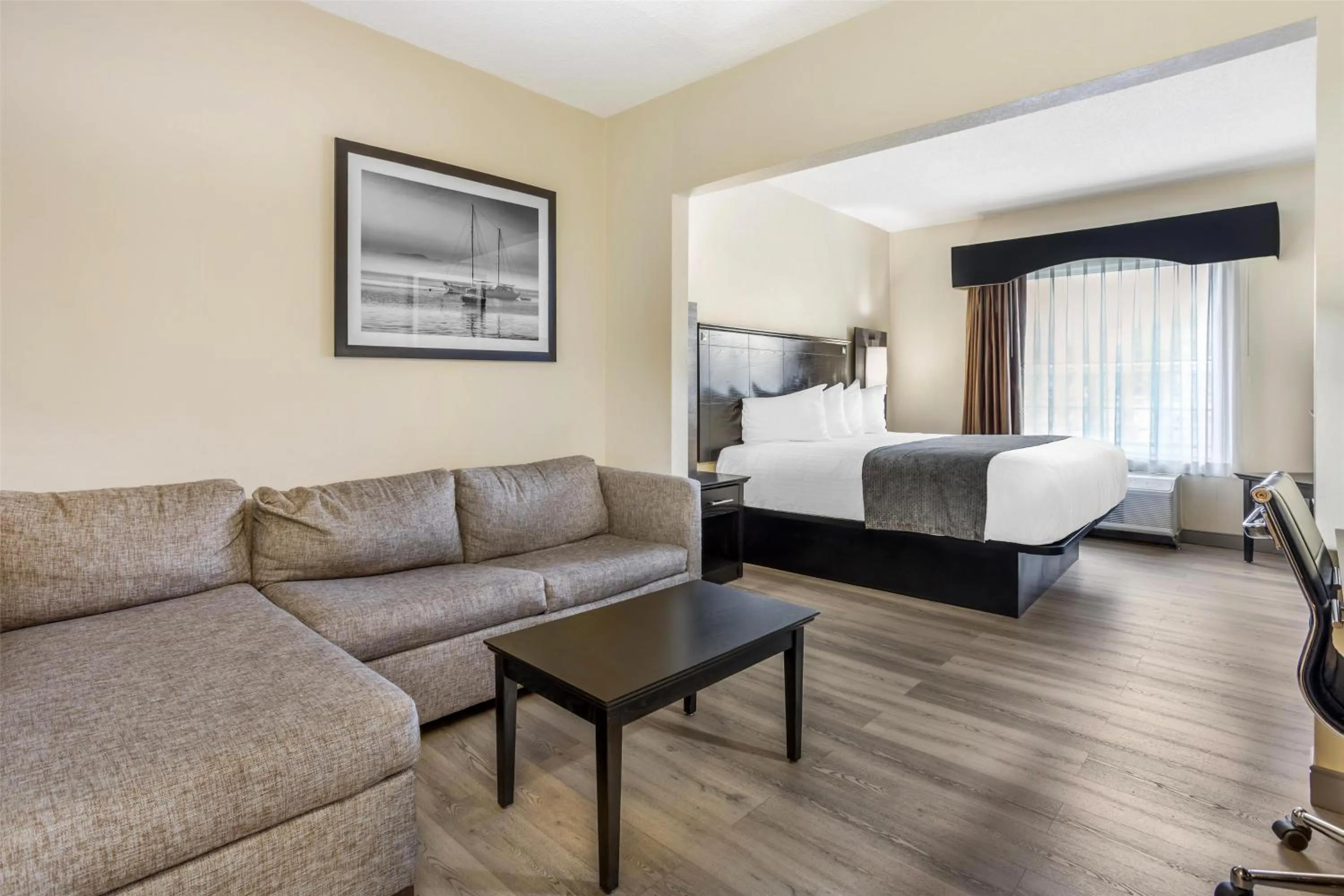 King Suite in Best Western Bar Harbour Inn