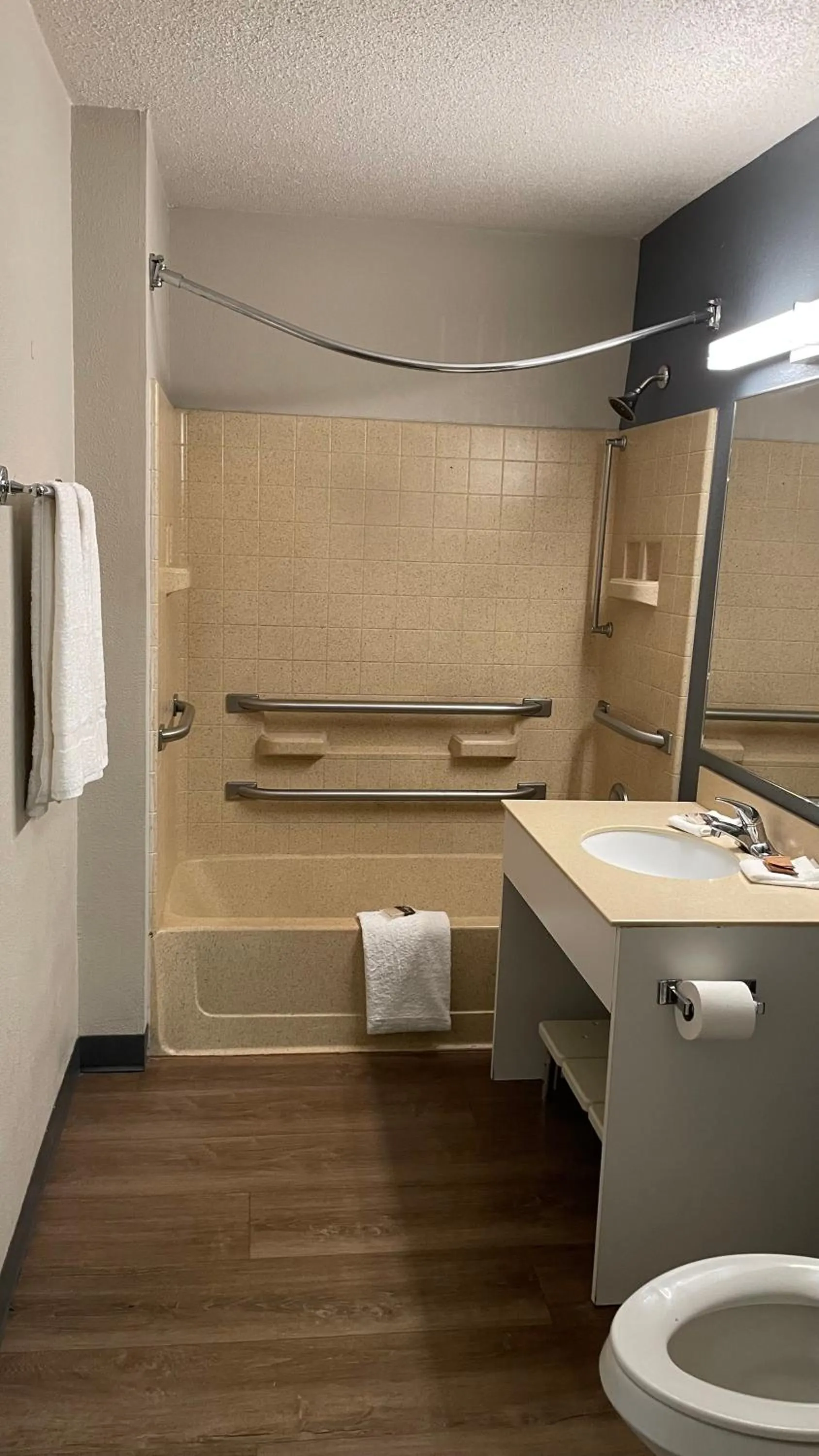 Queen Studio - Disability Access in Sonesta Simply Suites Memphis