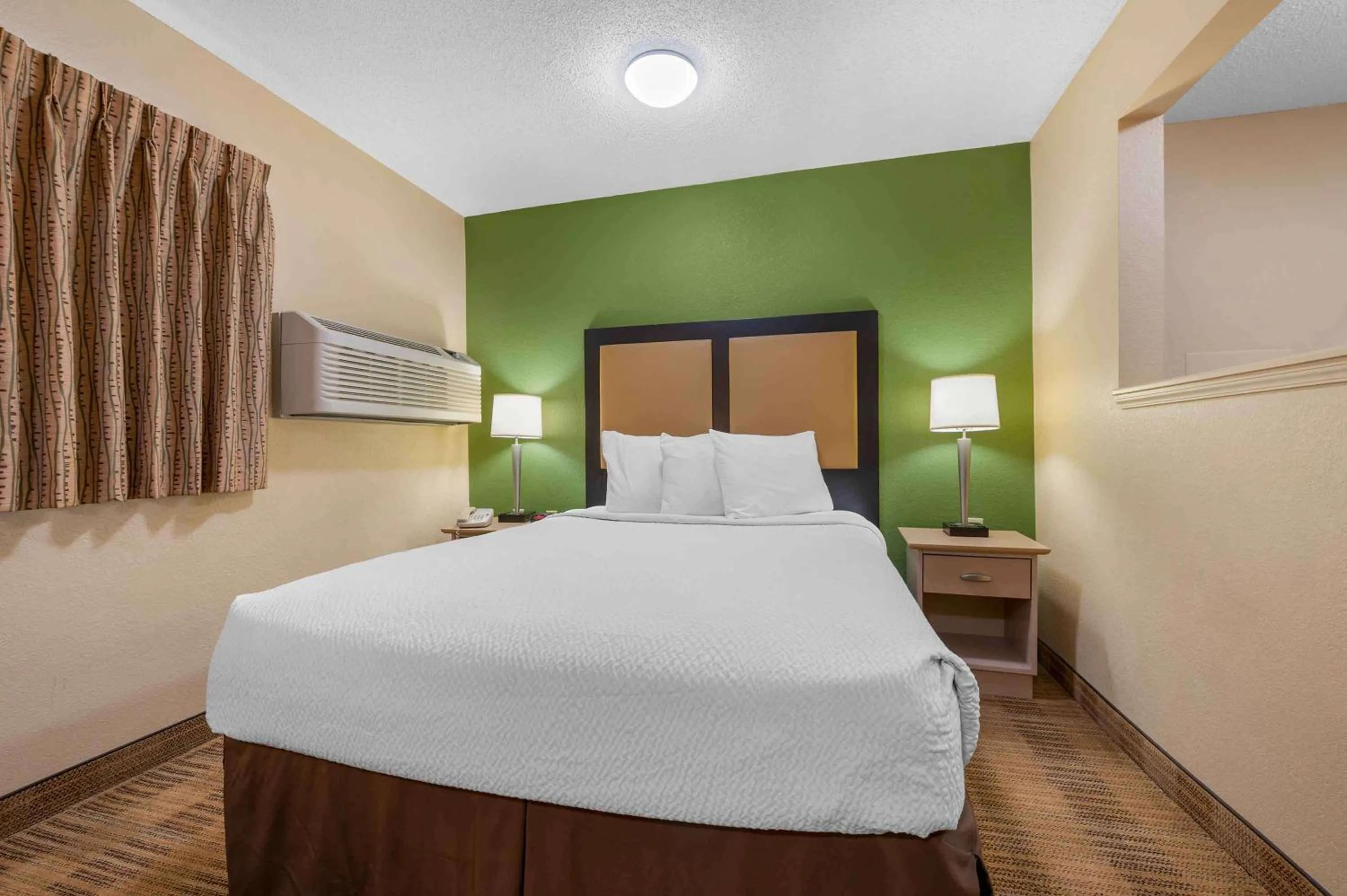 Deluxe Studio - Disability Access - Non-Smoking in Extended Stay America Suites - Cincinnati - Fairfield